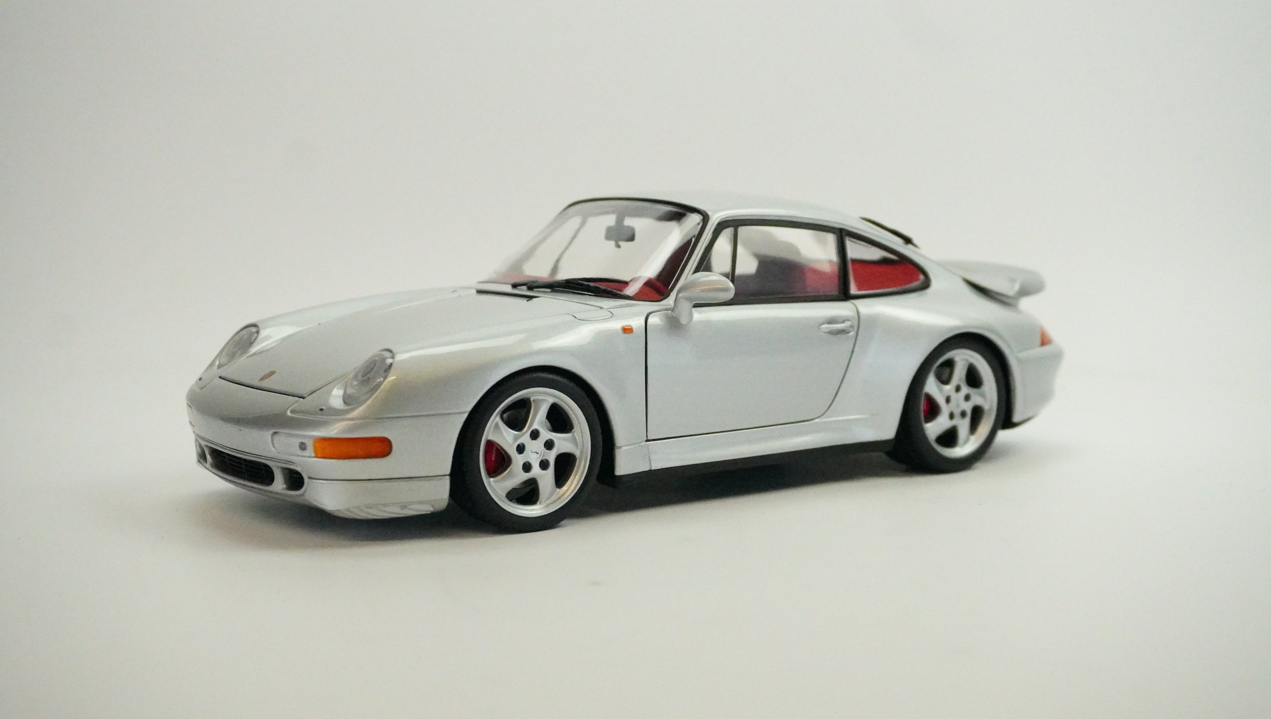 Porsche 911 (993) Turbo 1997 1:18
