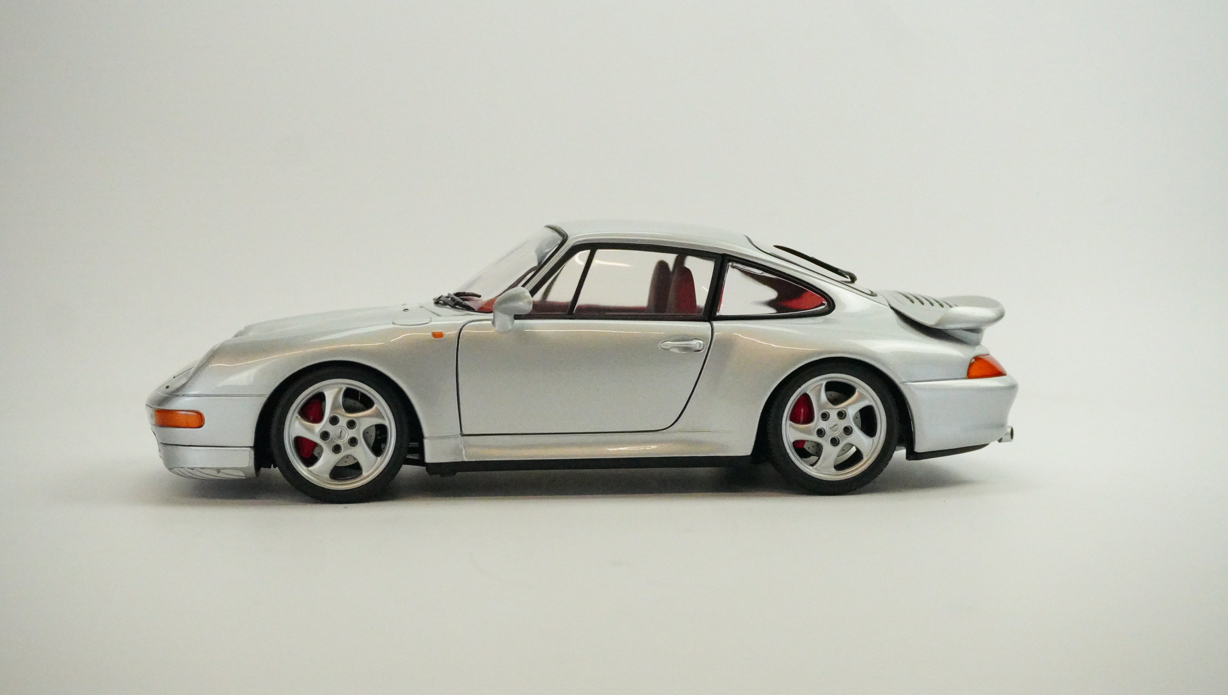 Porsche 911 (993) Turbo 1997 1:18