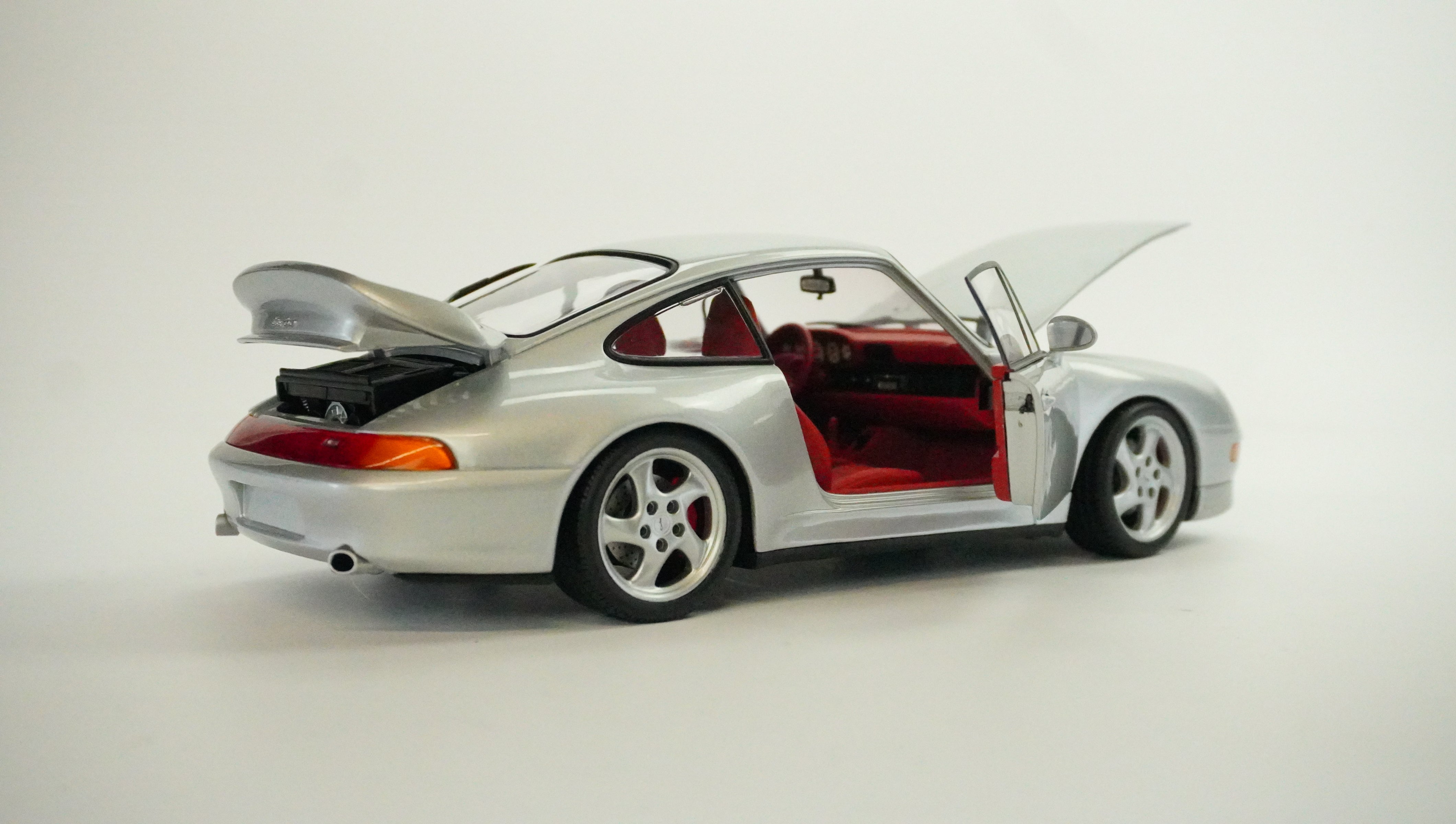 Porsche 911 (993) Turbo 1997 1:18
