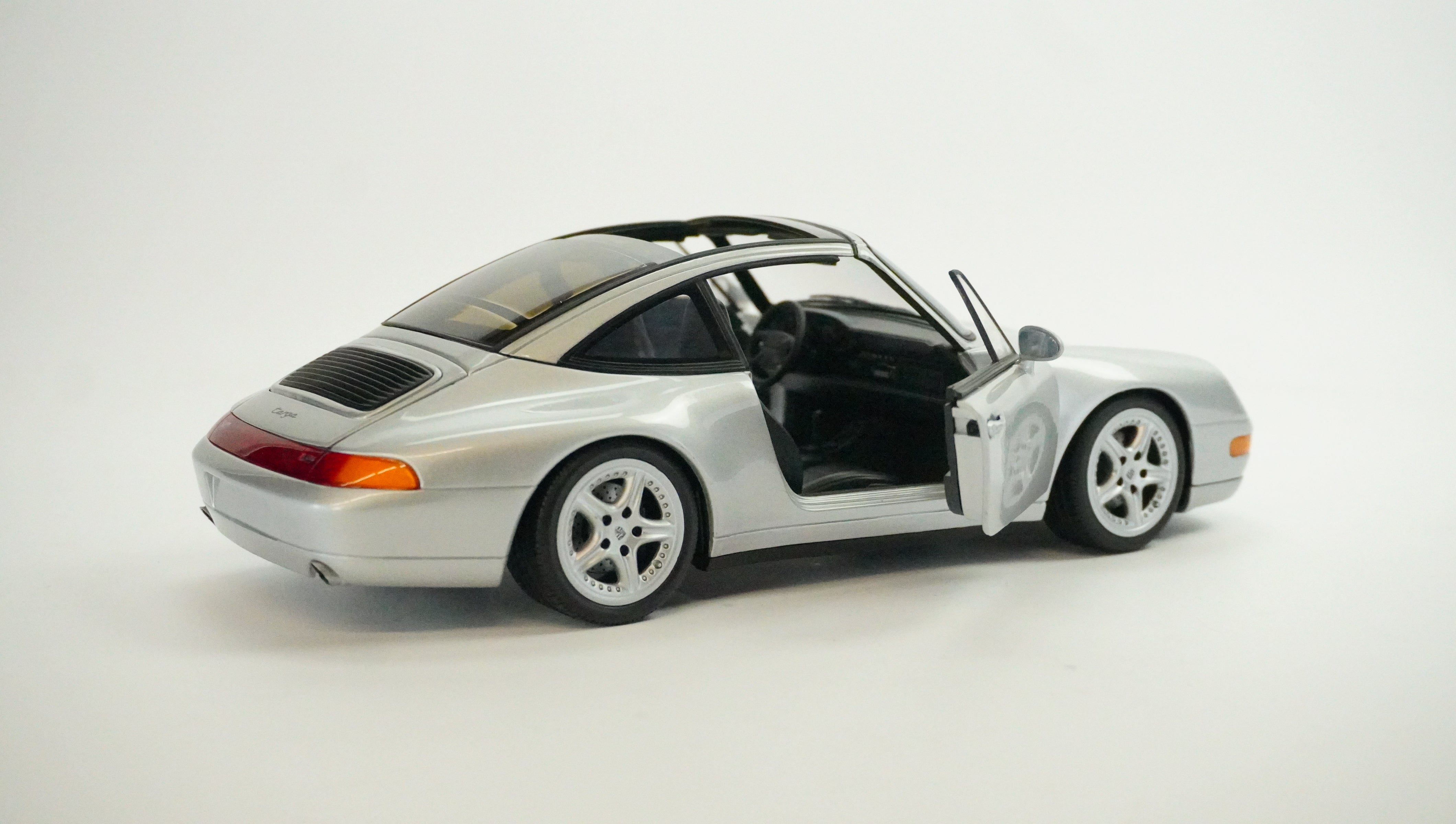 Porsche 911 (993) Carrera Targa 1997 1:18