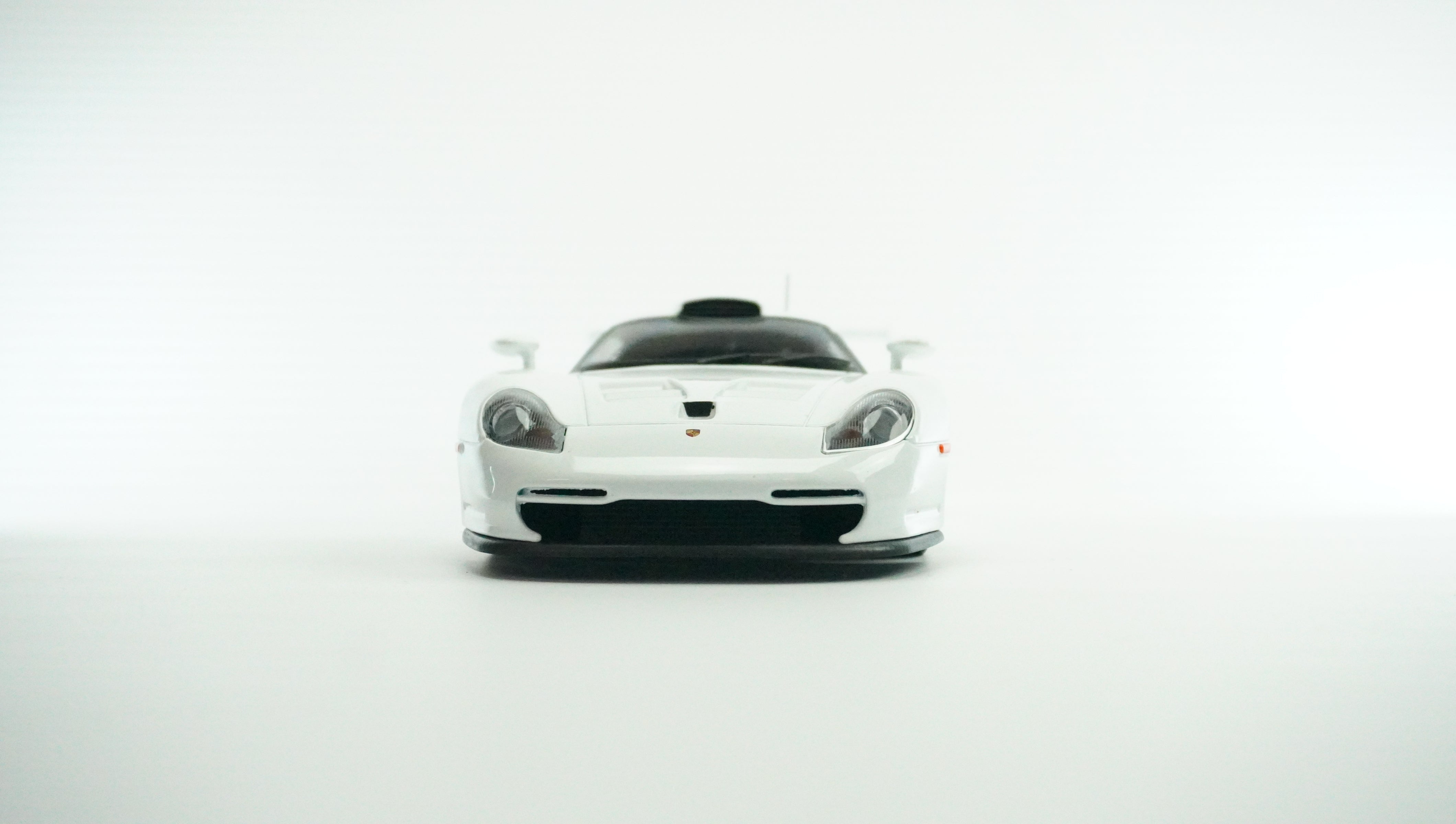 Porsche 911 GT1 Plain Body 1997 1:18