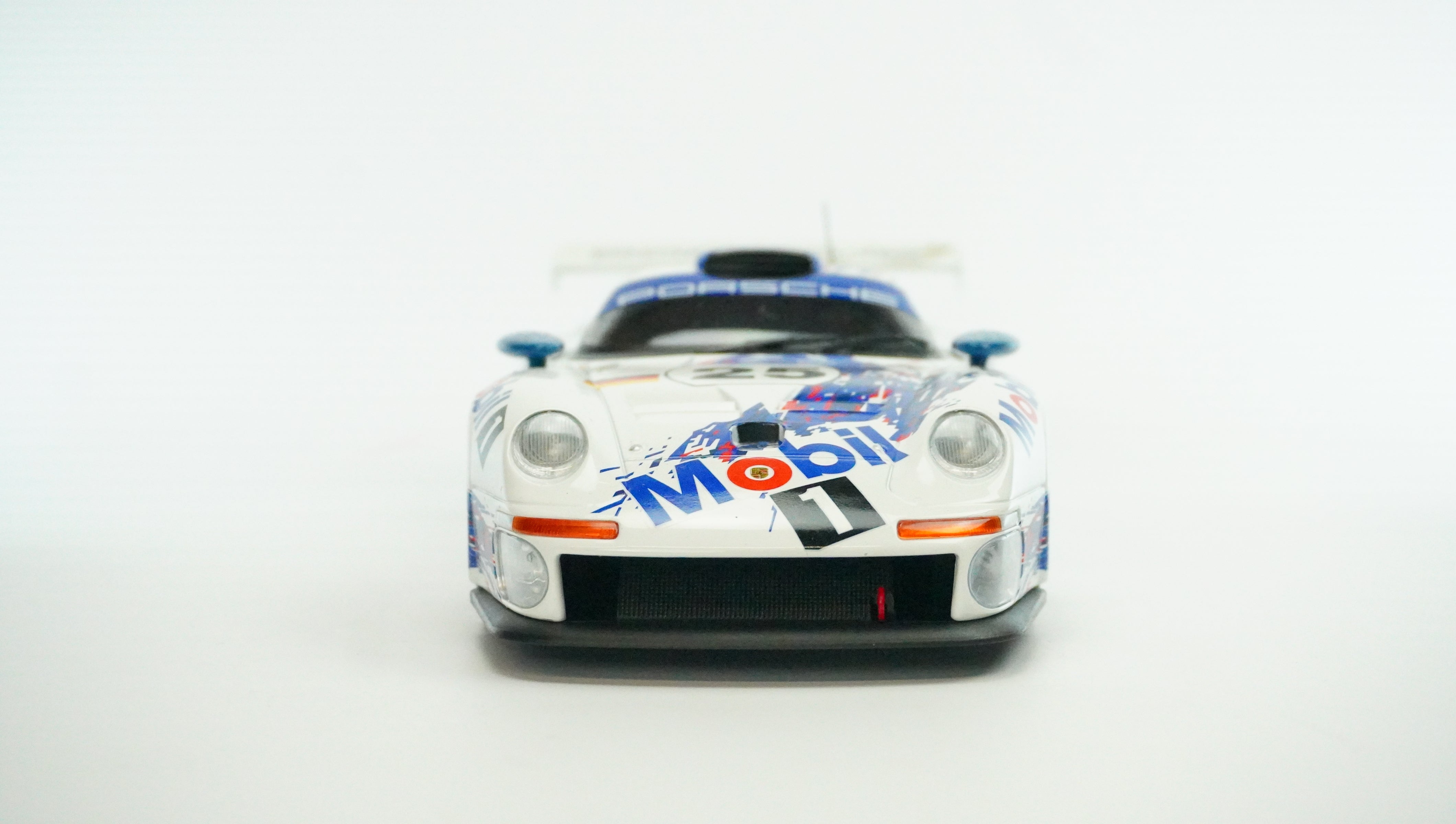 Porsche 911 GT 1 Le Mans Racing Nr.25 1:18