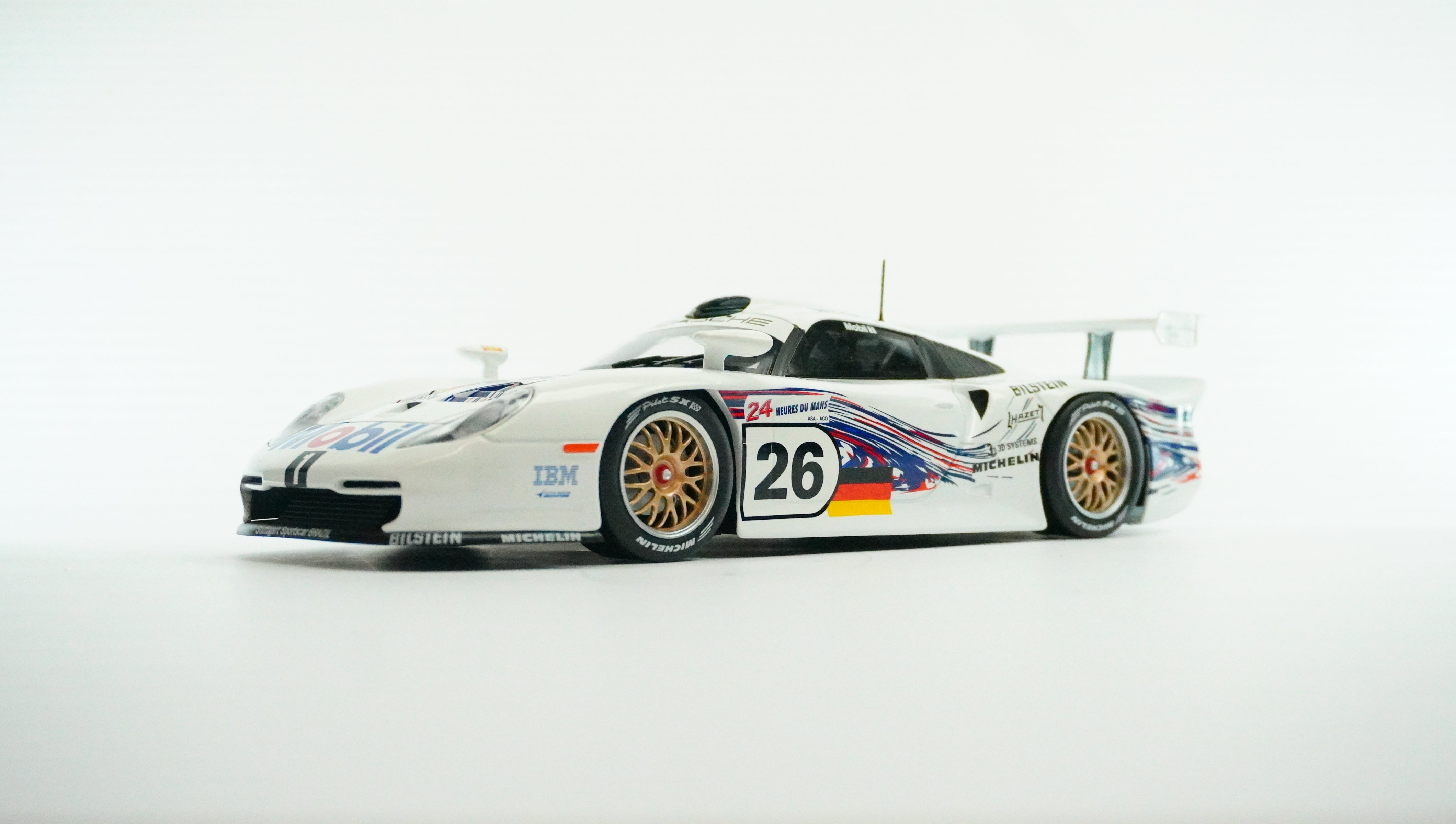 Porsche 911 GT1 No. 26 1:18