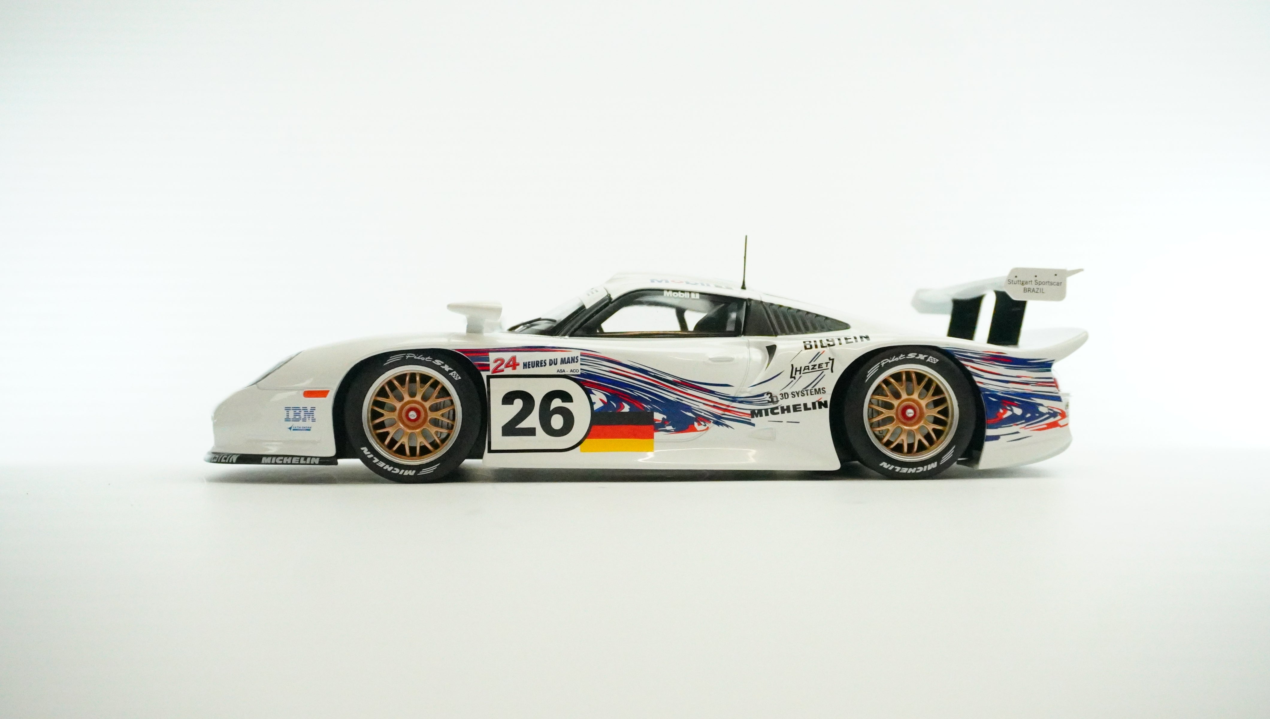 Porsche 911 GT1 No. 26 1:18