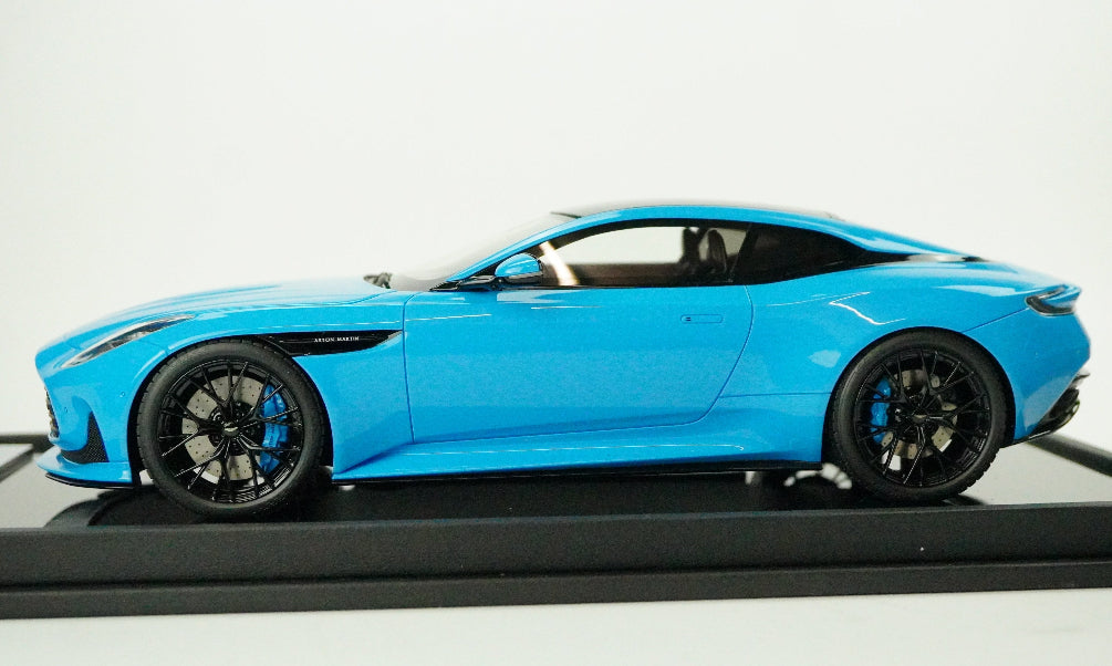 Aston Martin Limited 1:18 blau