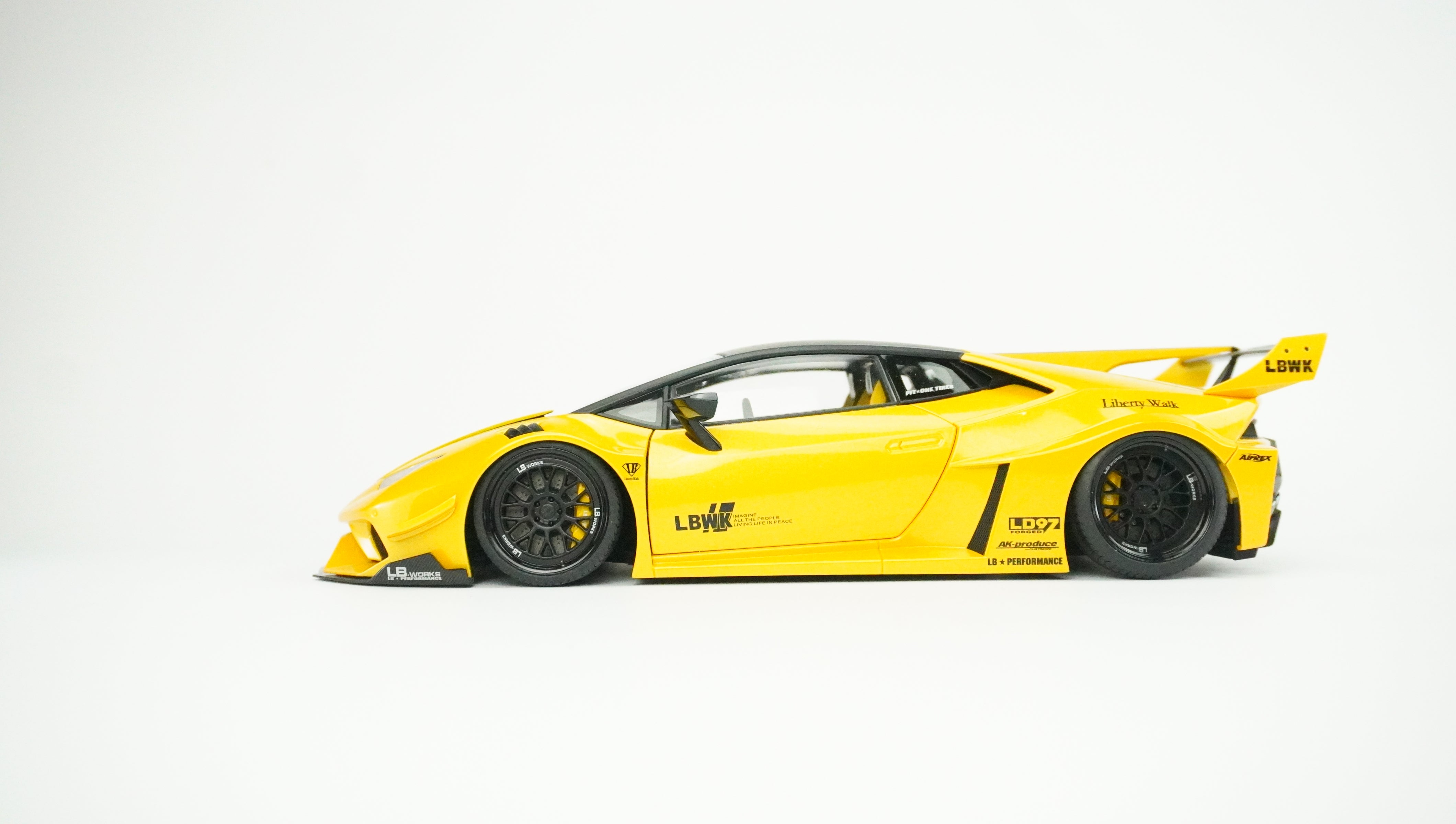 Lamborghini Huracán LBW 1:18