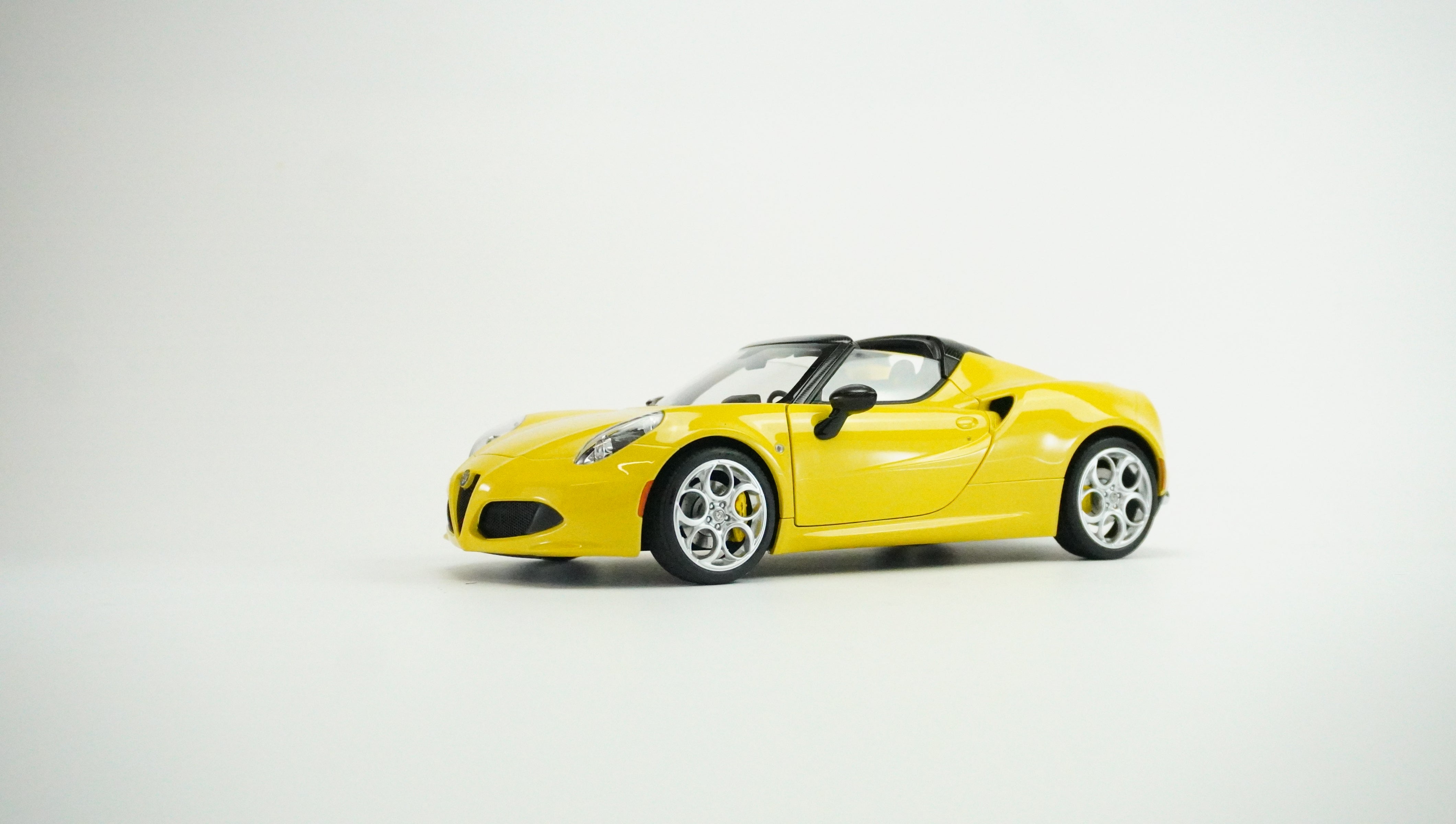 Alfa Romeo 4C Spider 1:18