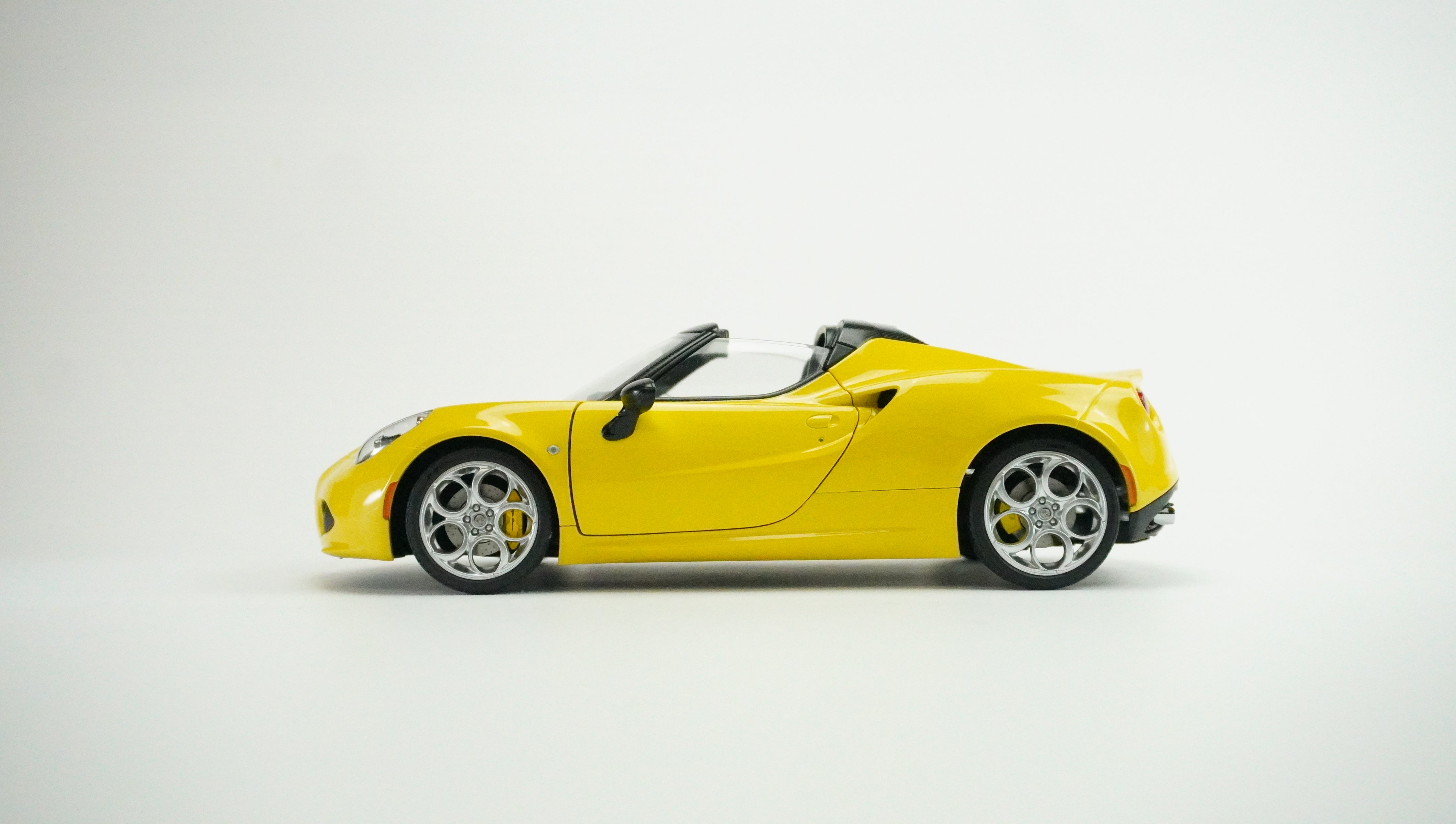 Alfa Romeo 4C Spider 1:18