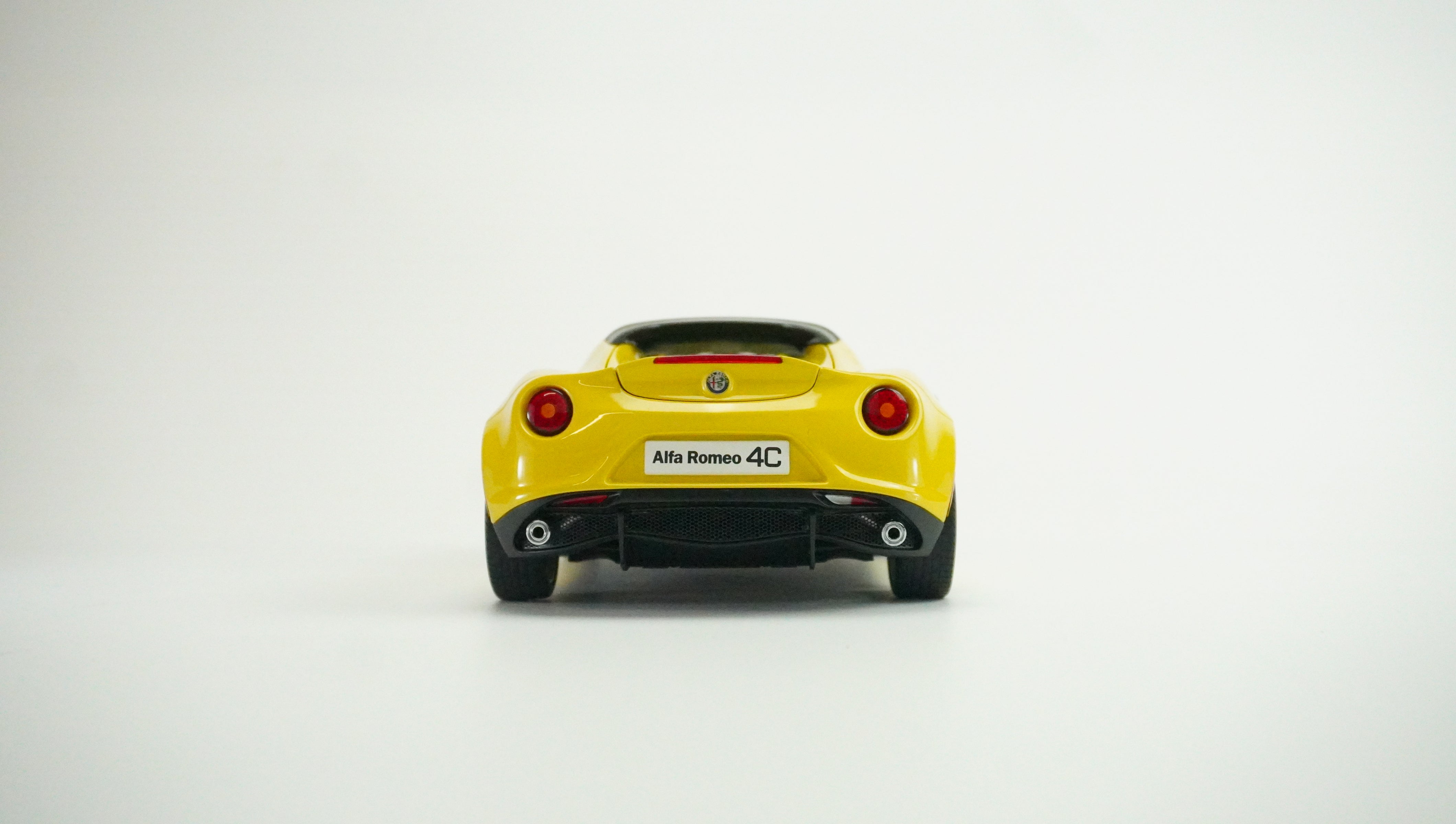Alfa Romeo 4C Spider 1:18