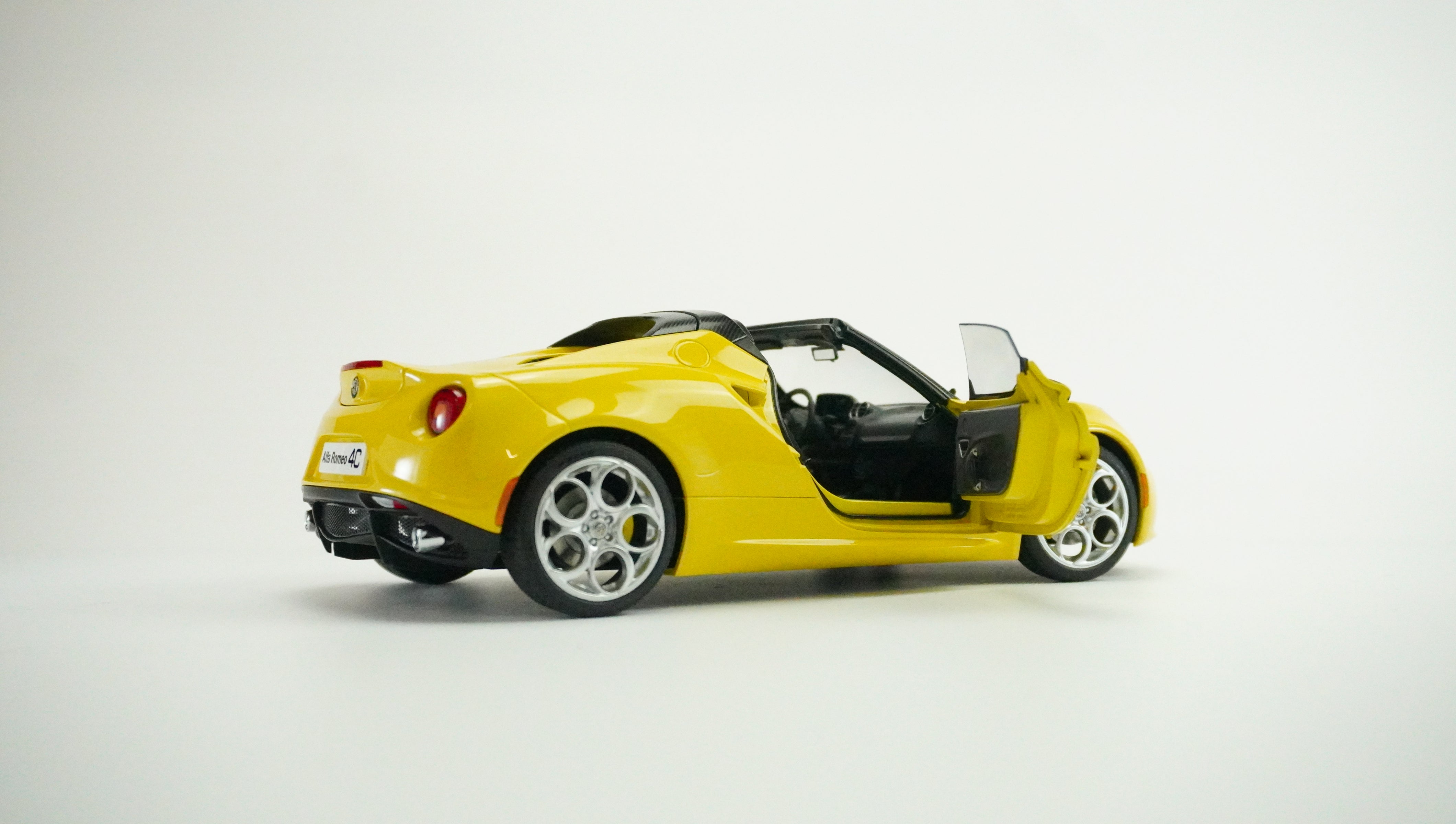Alfa Romeo 4C Spider 1:18