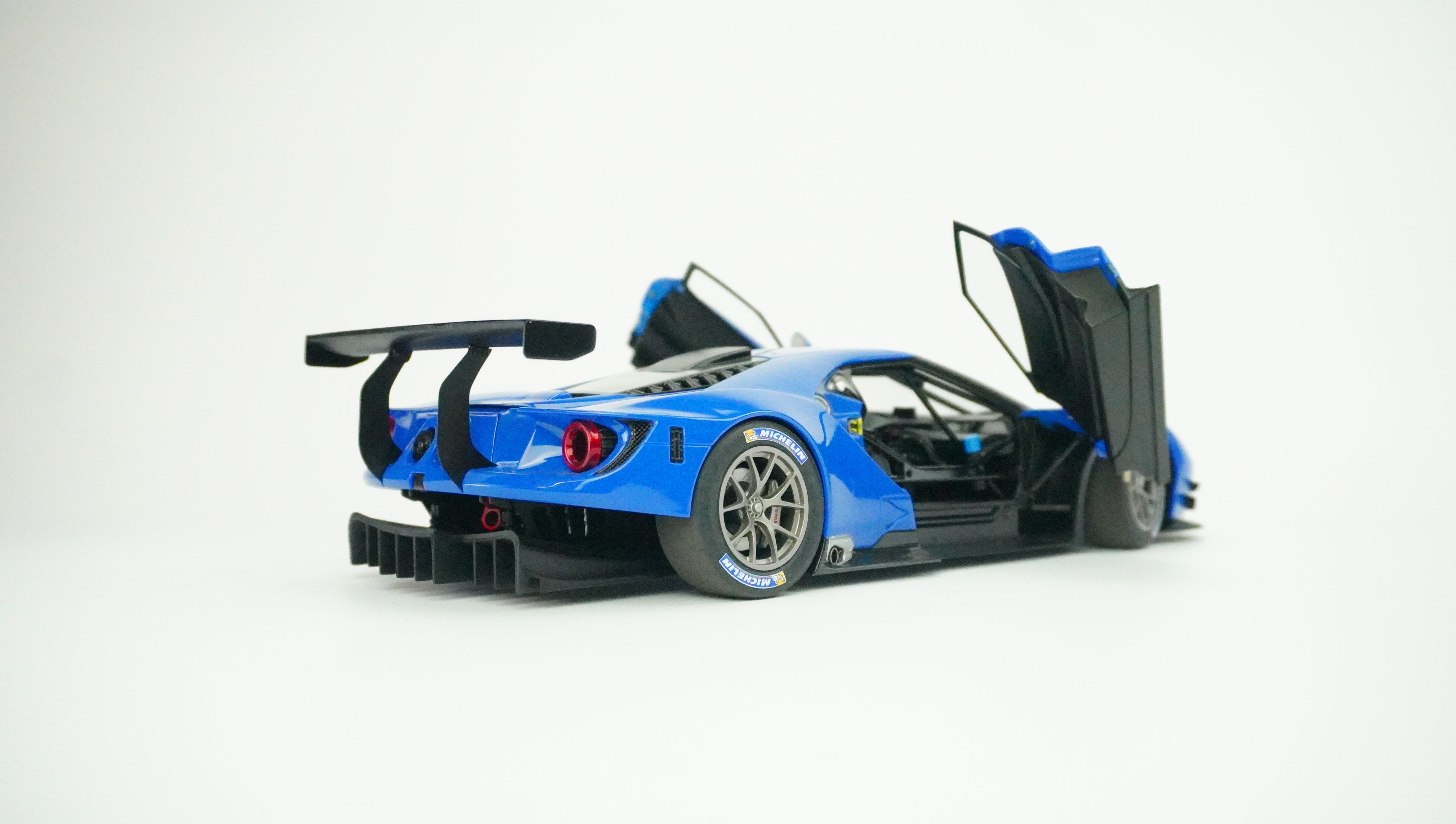 Ford GT LM Plain Body 2018 1:18
