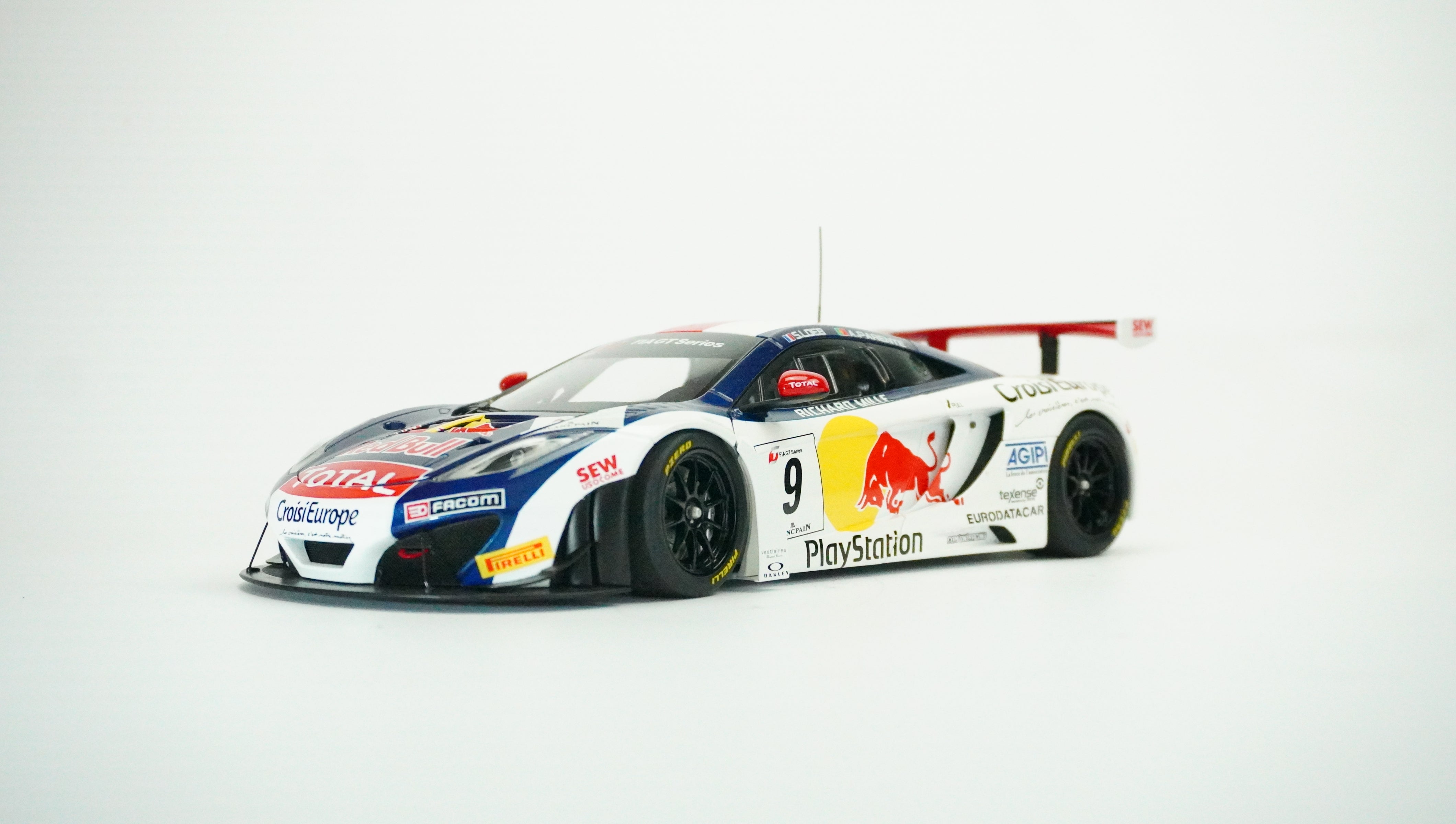 McLaren MP4-12C Red Bull Racing No.9 1:18