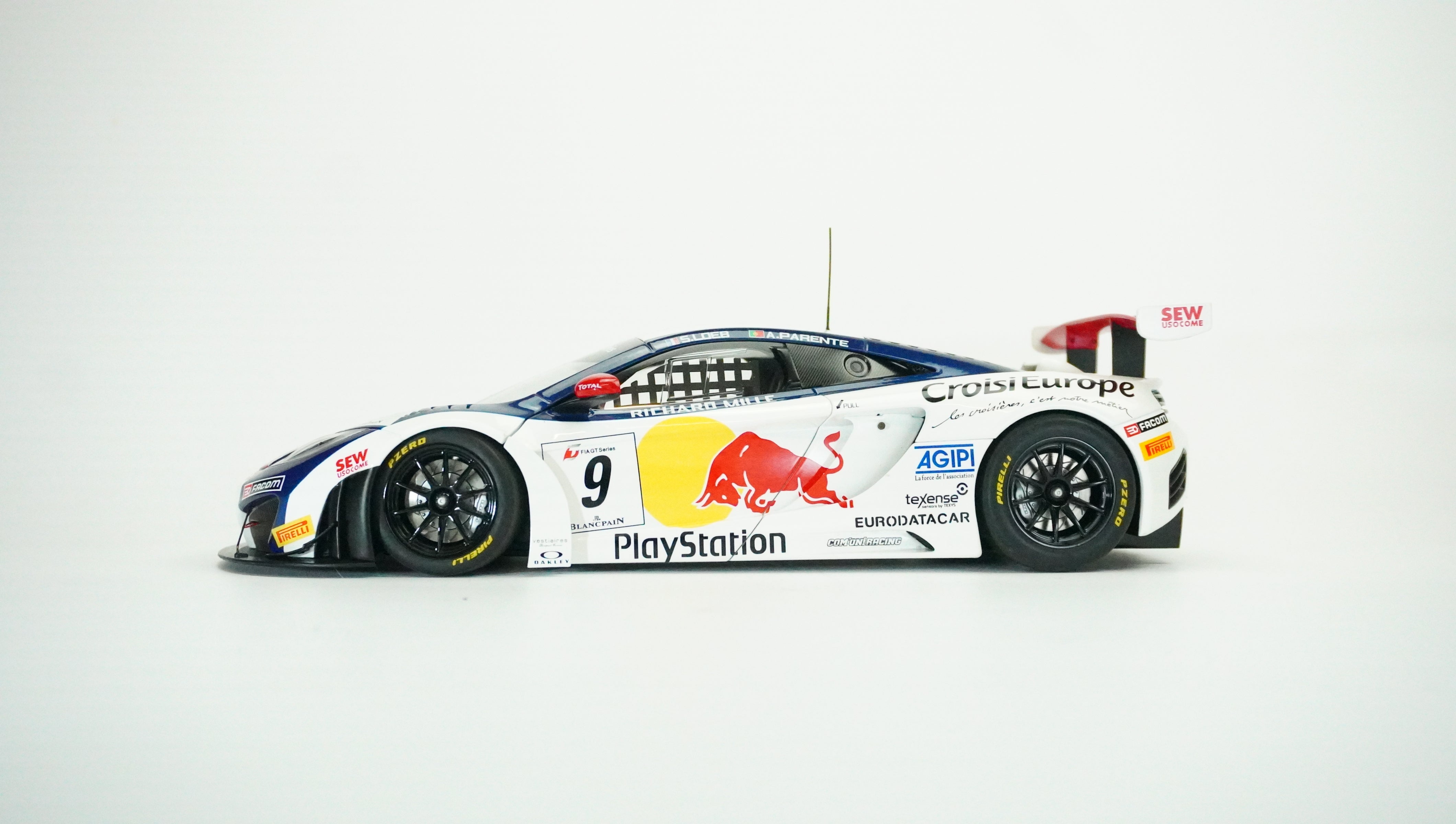 McLaren MP4-12C Red Bull Racing No.9 1:18