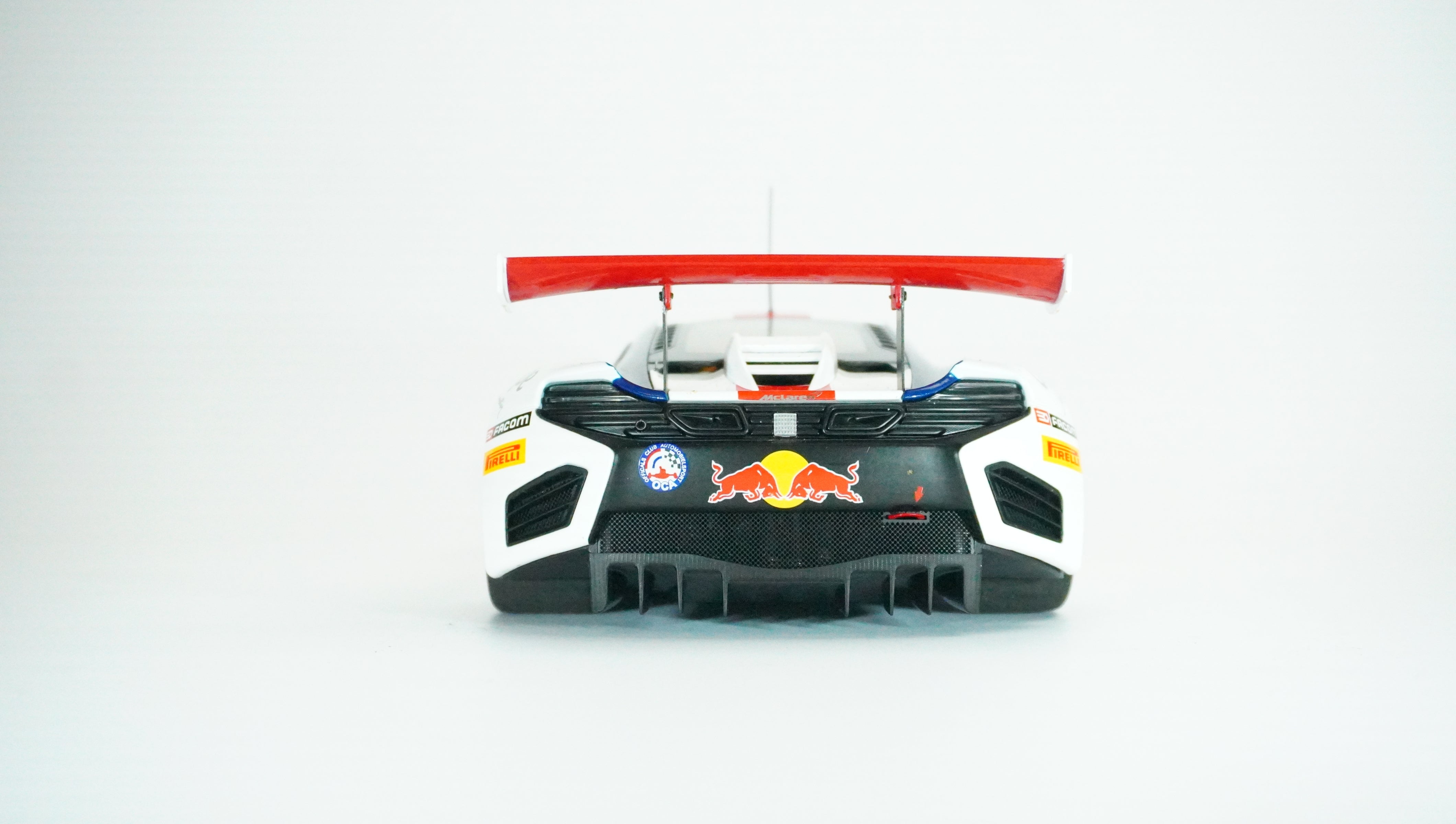 McLaren MP4-12C Red Bull Racing No.9 1:18
