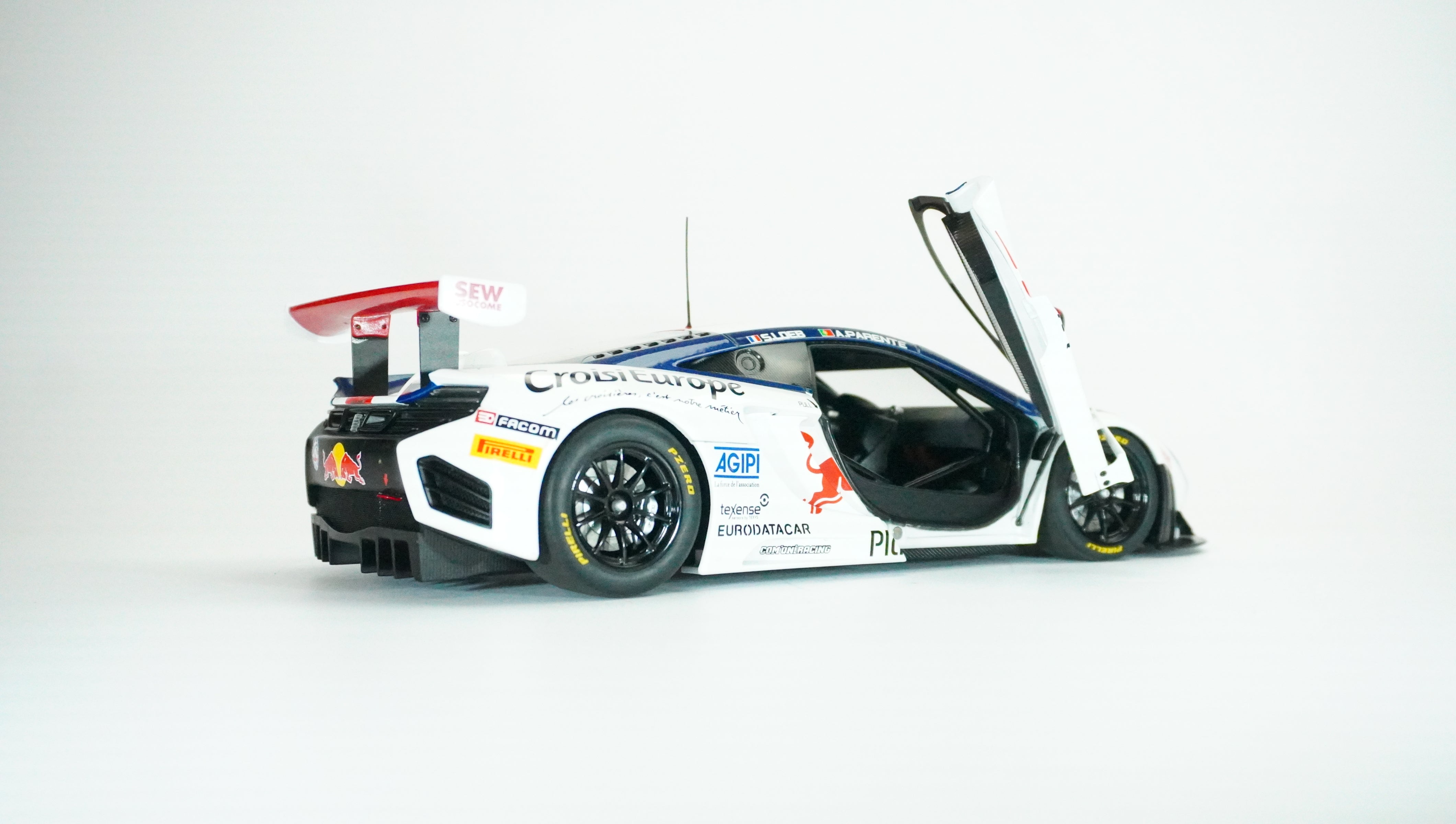 McLaren MP4-12C Red Bull Racing No.9 1:18