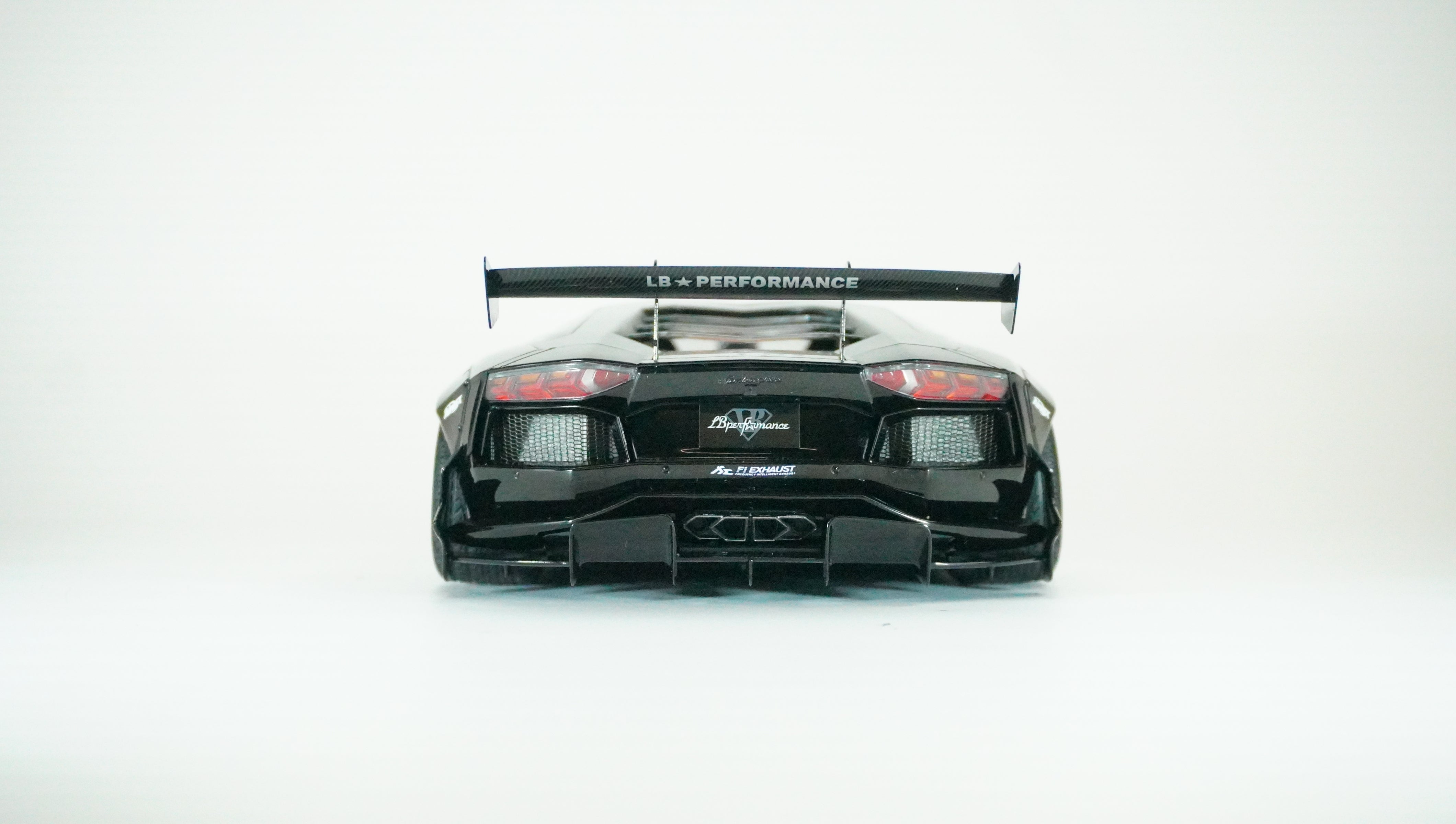 Lamborghini Aventador LB-Works 1:18