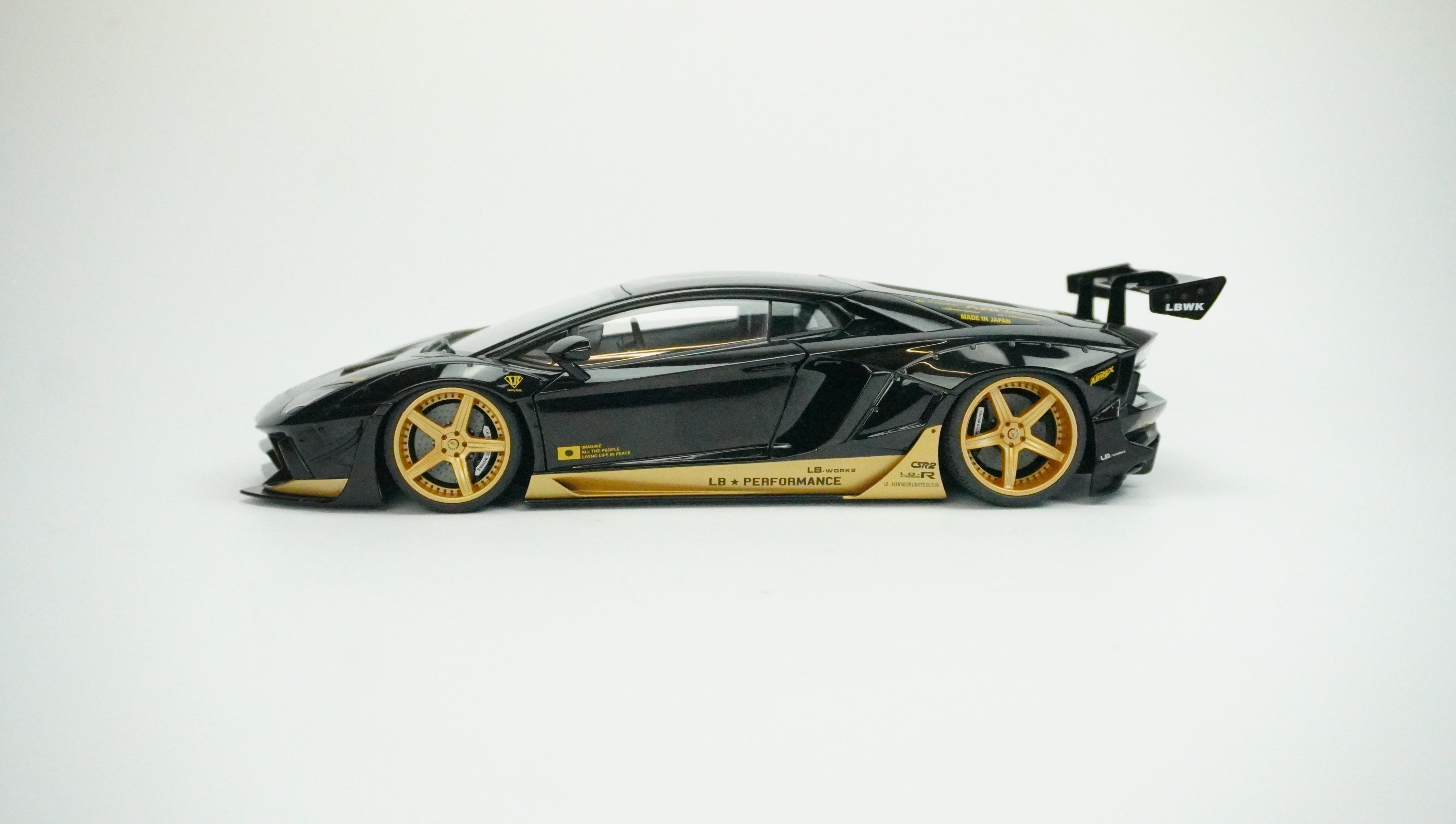 Lamborghini Aventador LBW 1:18