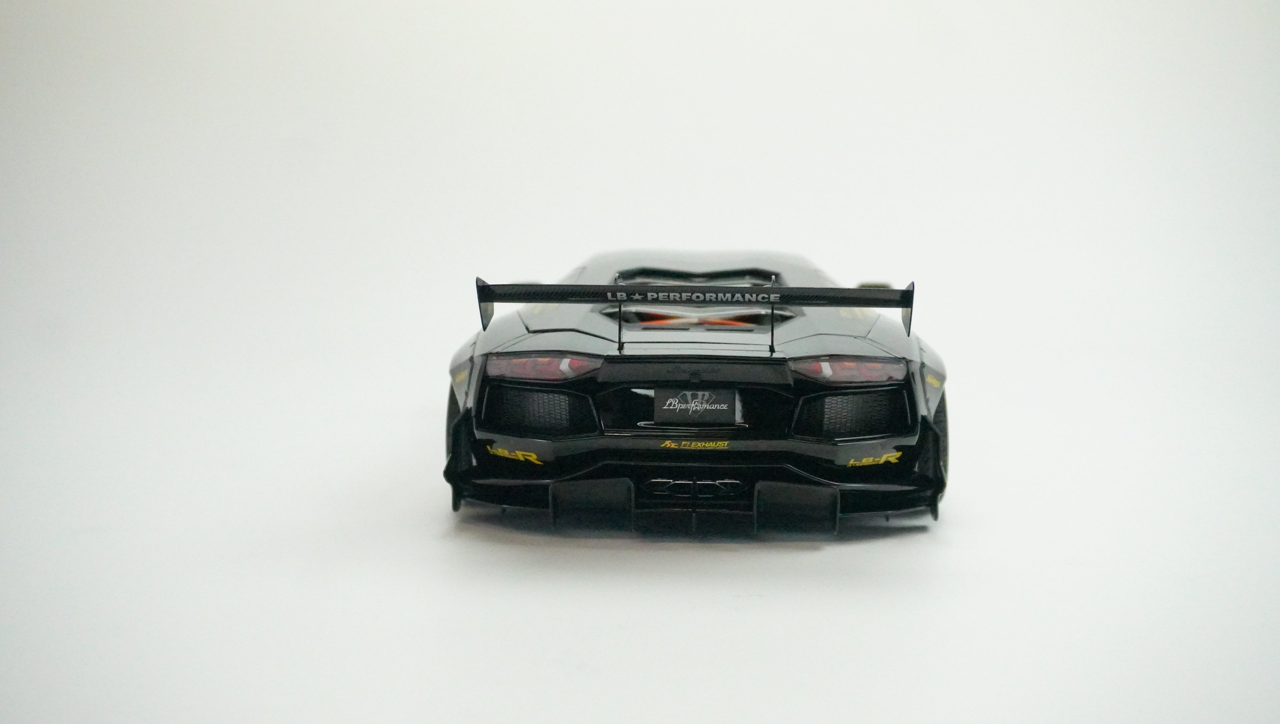 Lamborghini Aventador LBW 1:18