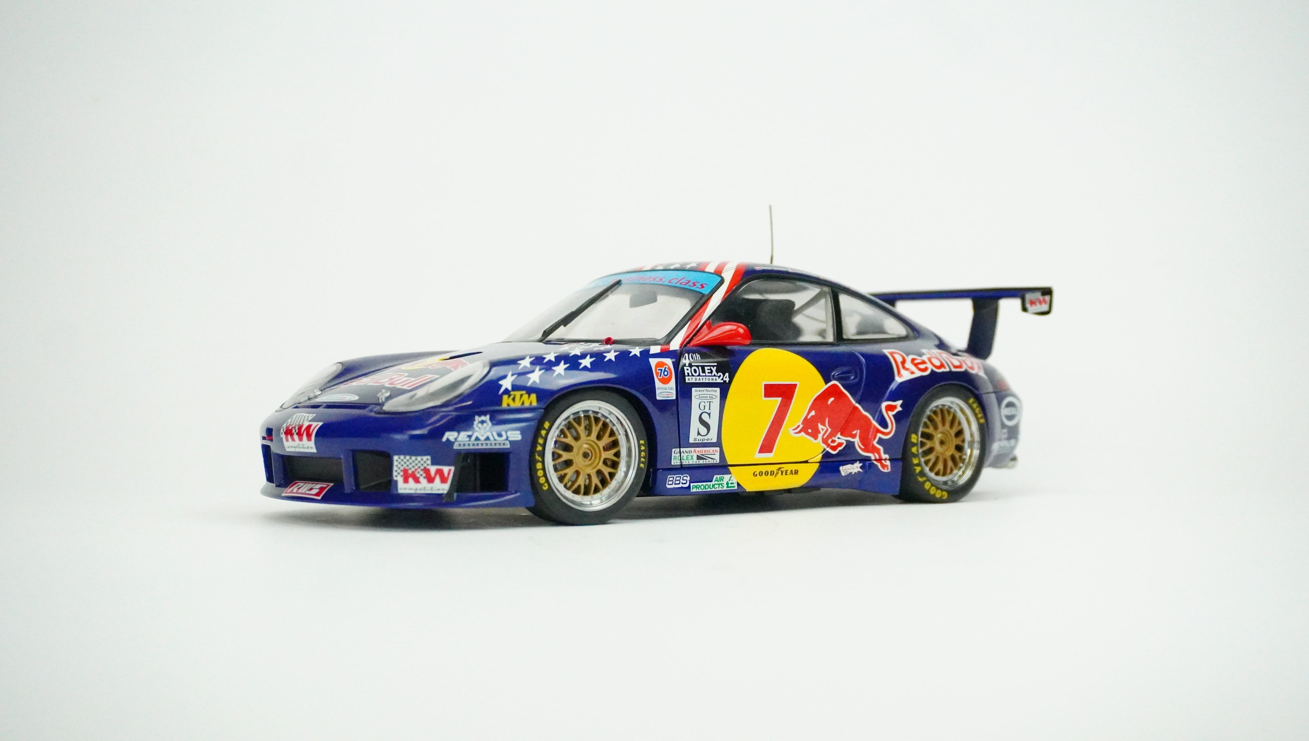 Porsche 911 GT3 R Red Bull (ohne Box) 1:18