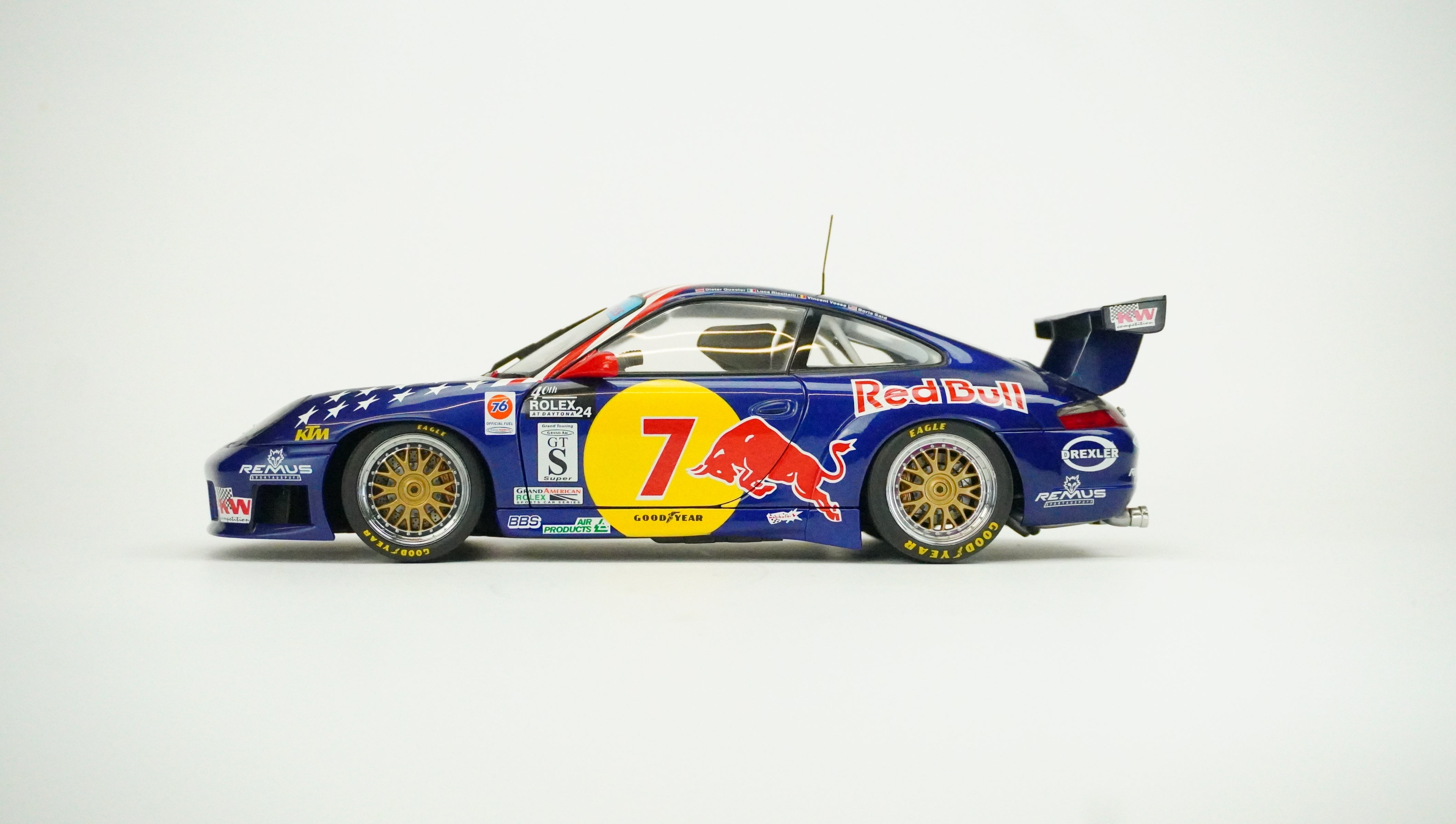 Porsche 911 GT3 R Red Bull (ohne Box) 1:18
