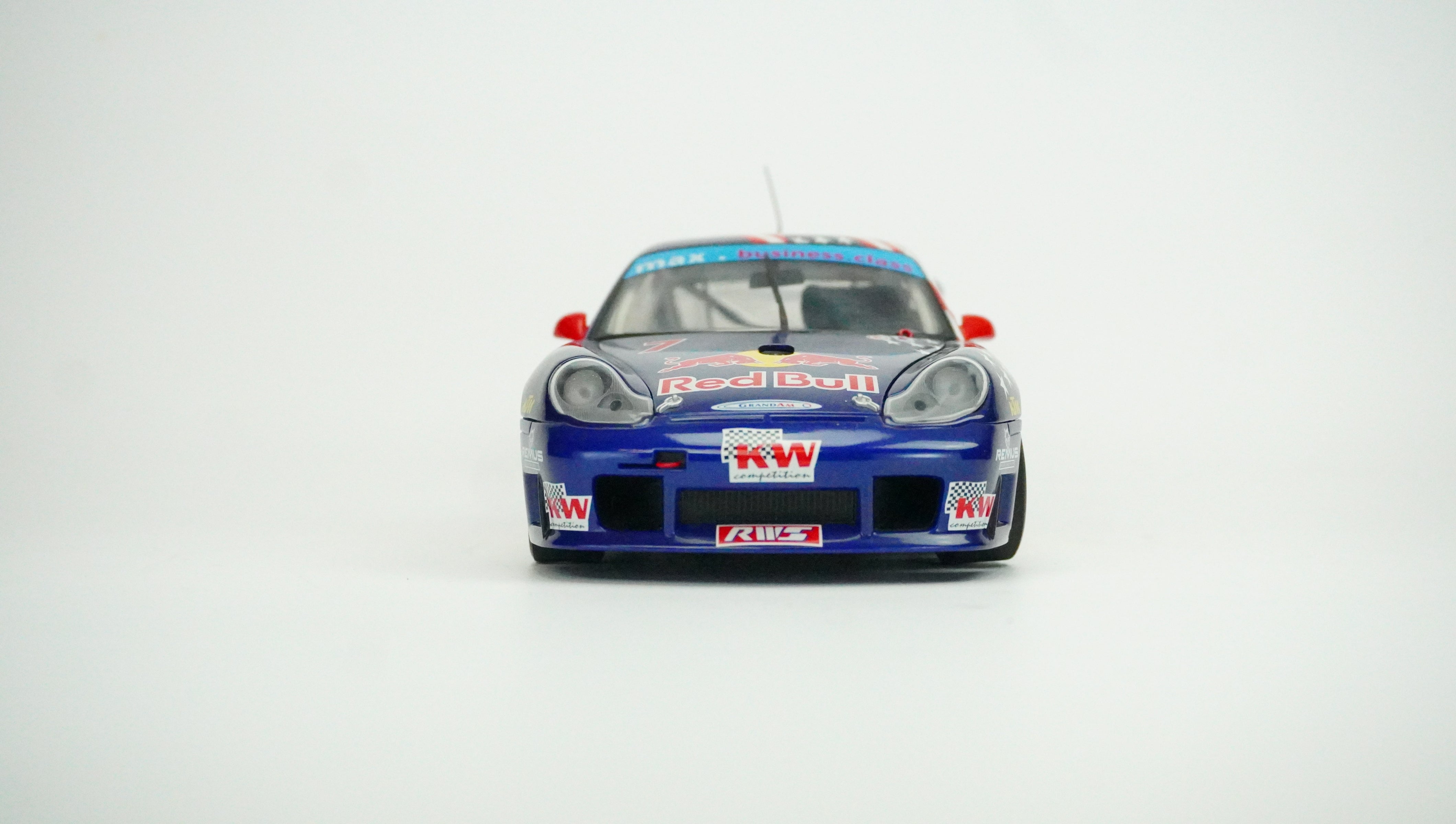 Porsche 911 GT3 R Red Bull (ohne Box) 1:18