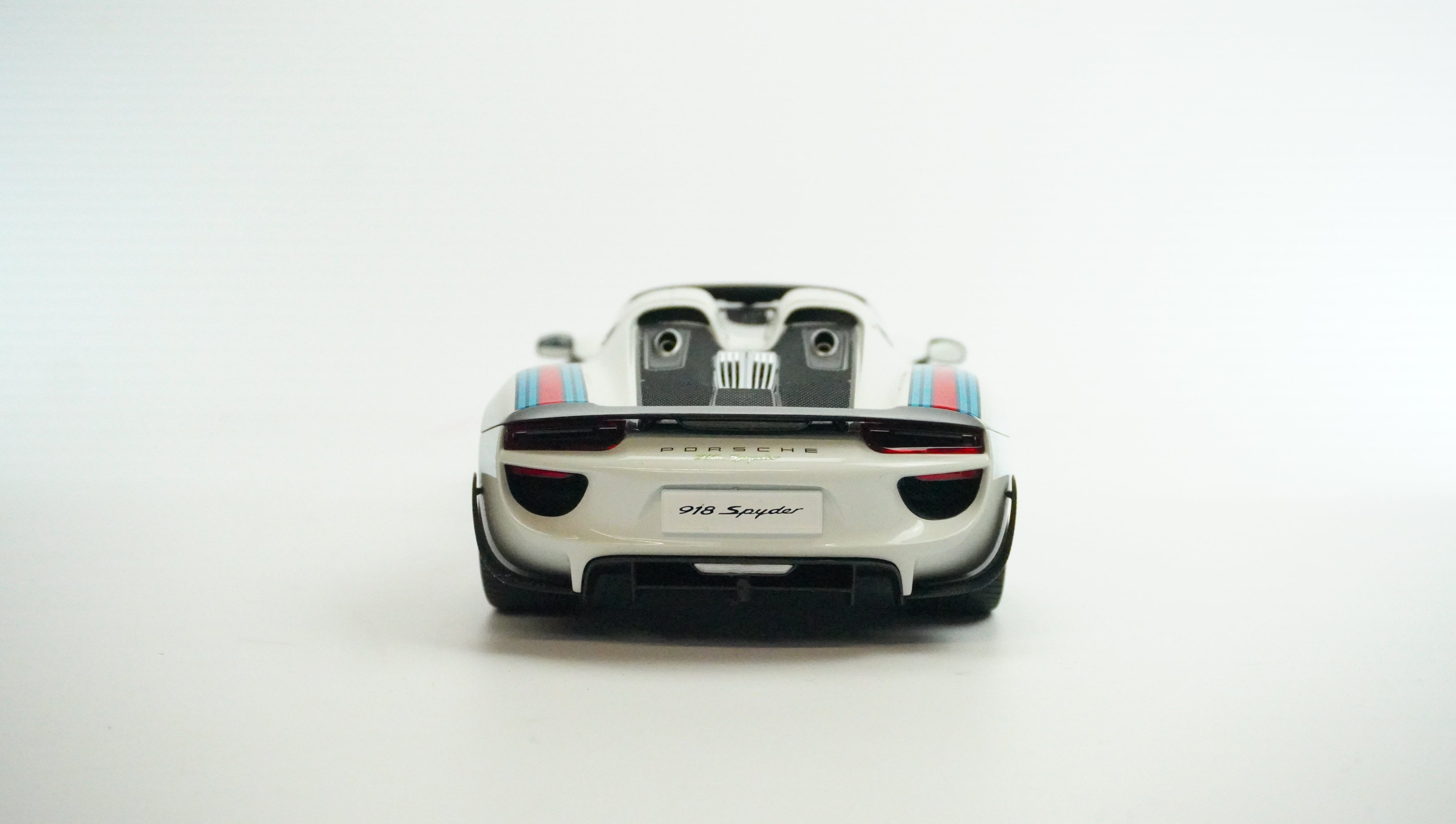 Porsche 918 Spyder Weissach Martini Racing No.15 1:18