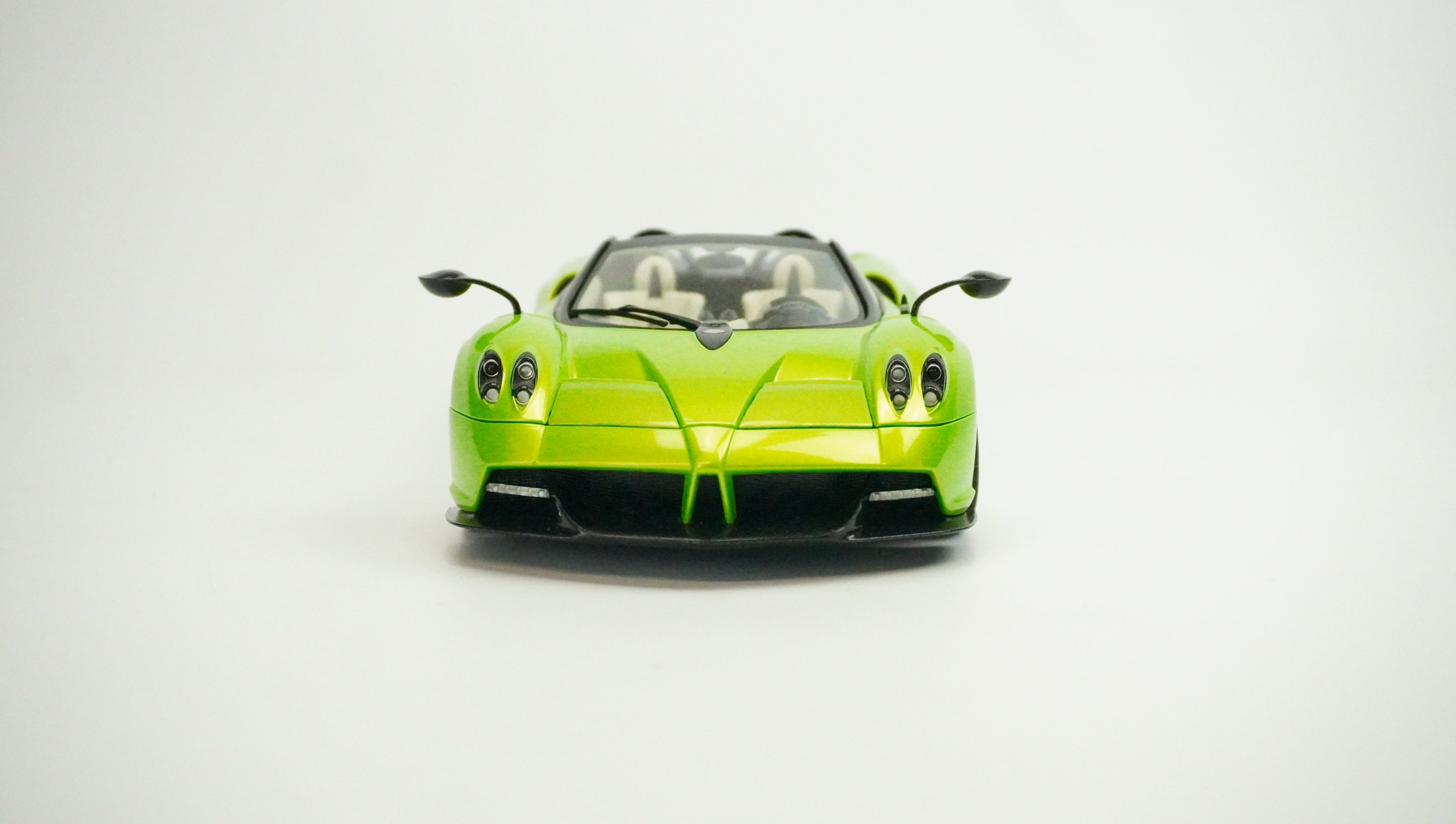 Pagani Huayra Roadster 1:18