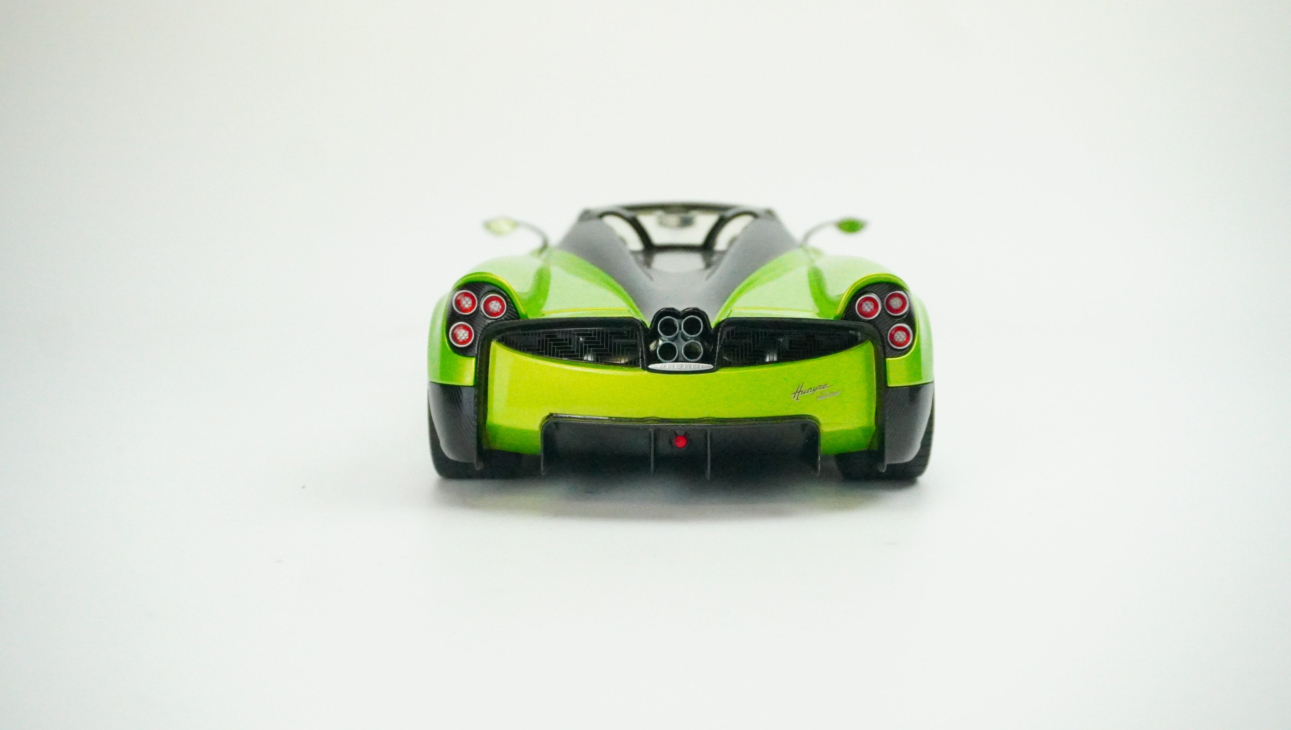 Pagani Huayra Roadster 1:18