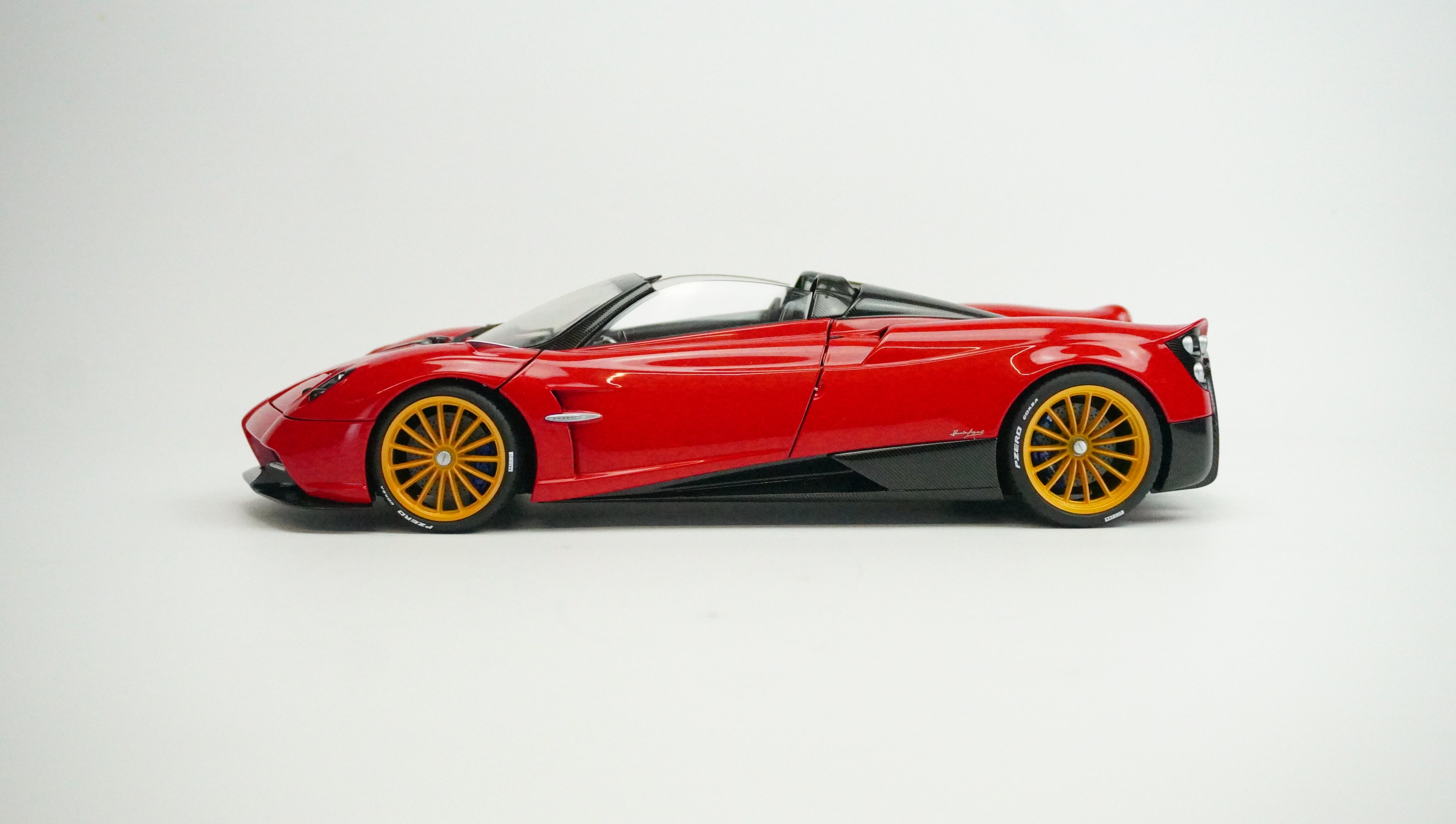 Pagani Huayra Roadster 1:18