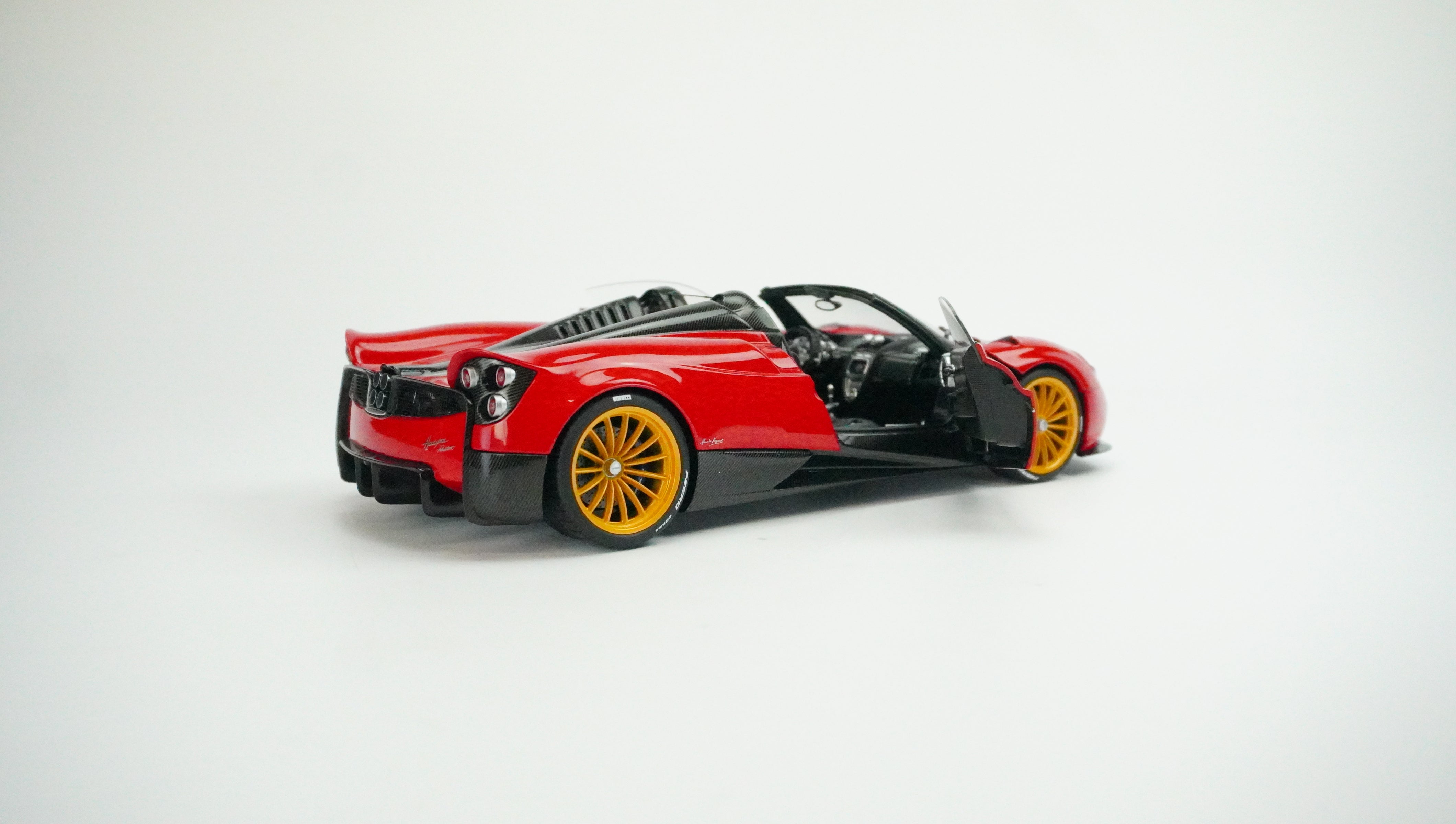 Pagani Huayra Roadster 1:18