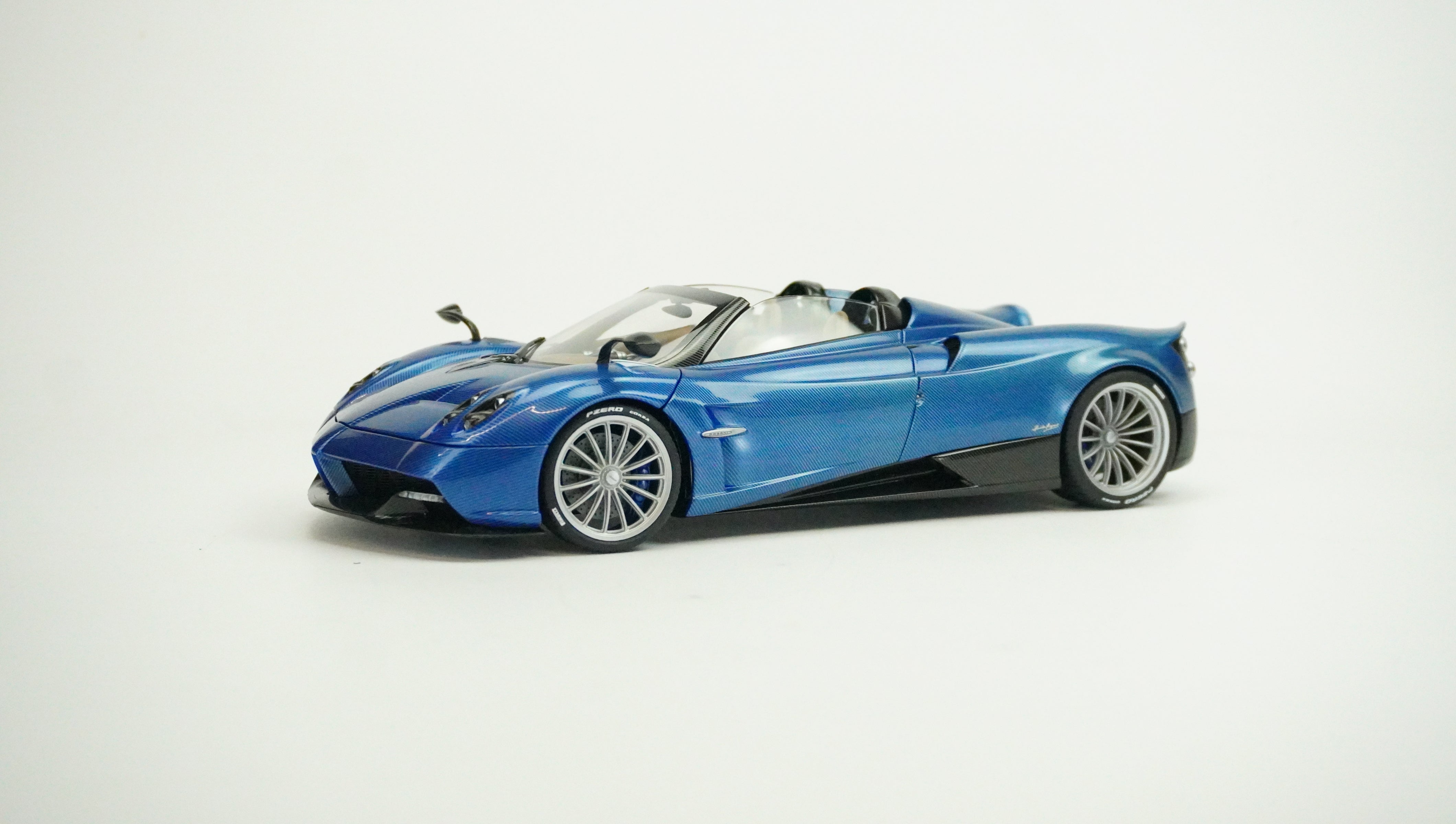 Pagani Huayra Roadster 1:18