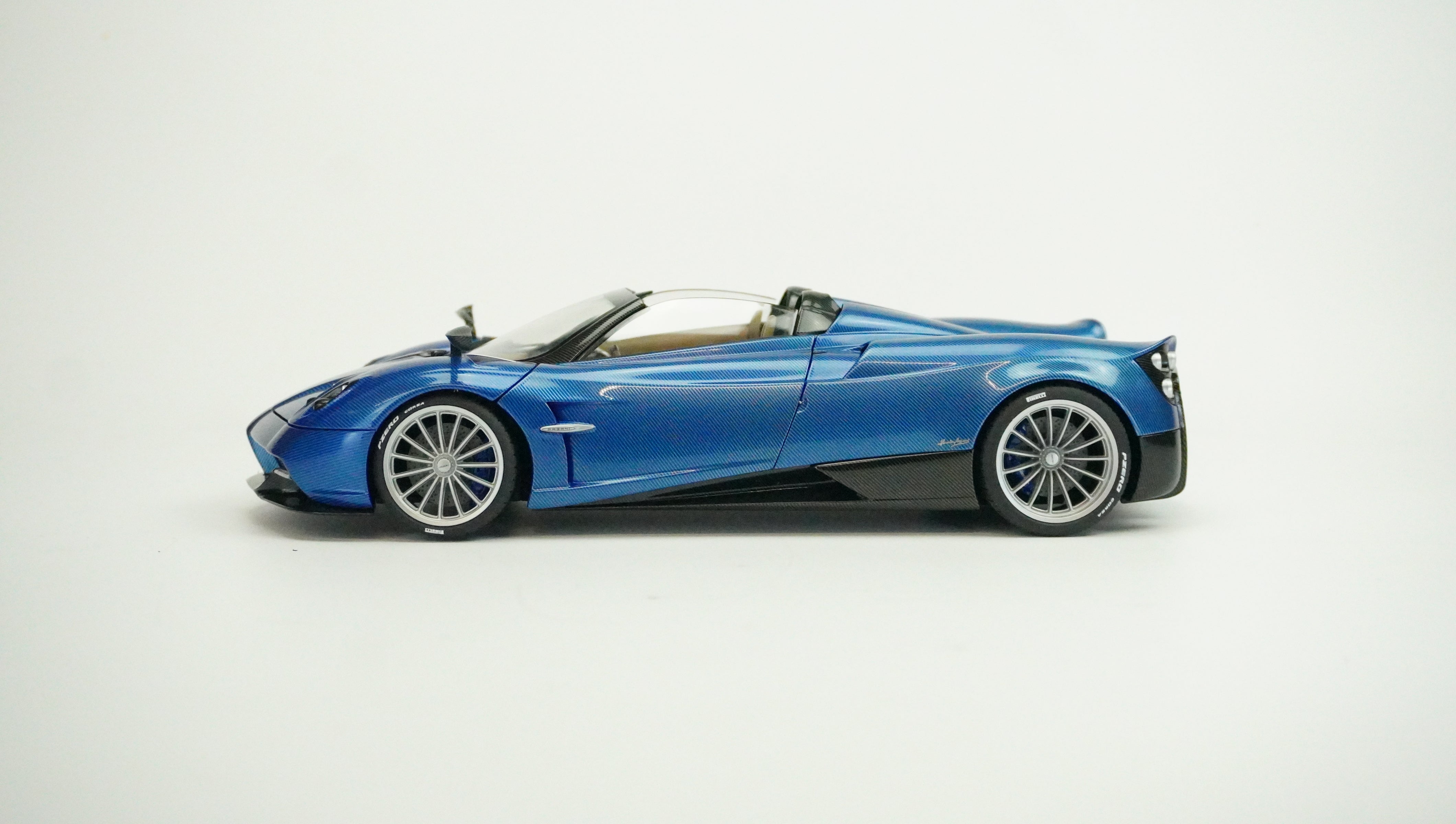Pagani Huayra Roadster 1:18