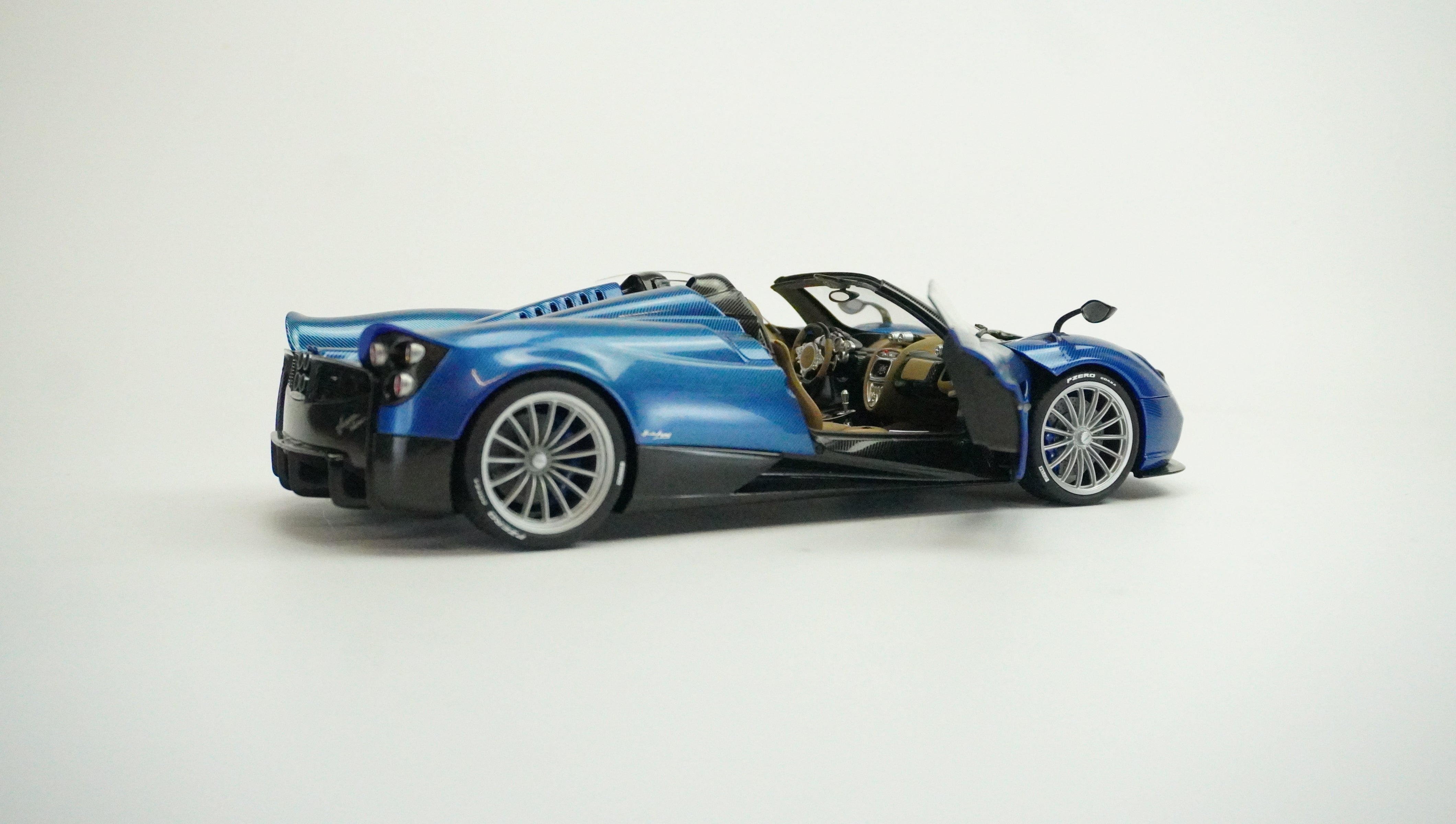 Pagani Huayra Roadster 1:18