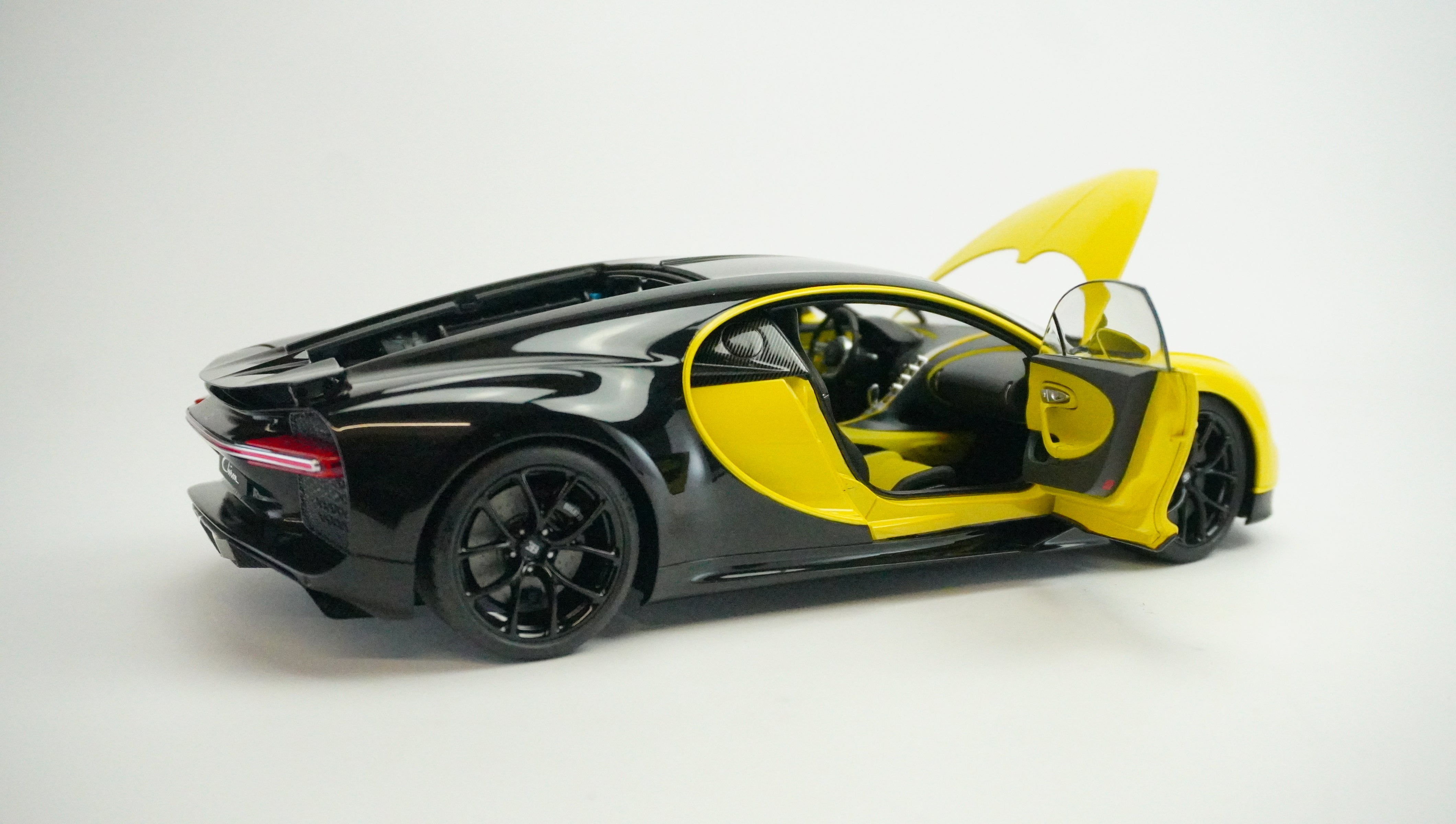 Bugatti Chiron 2017 1:18