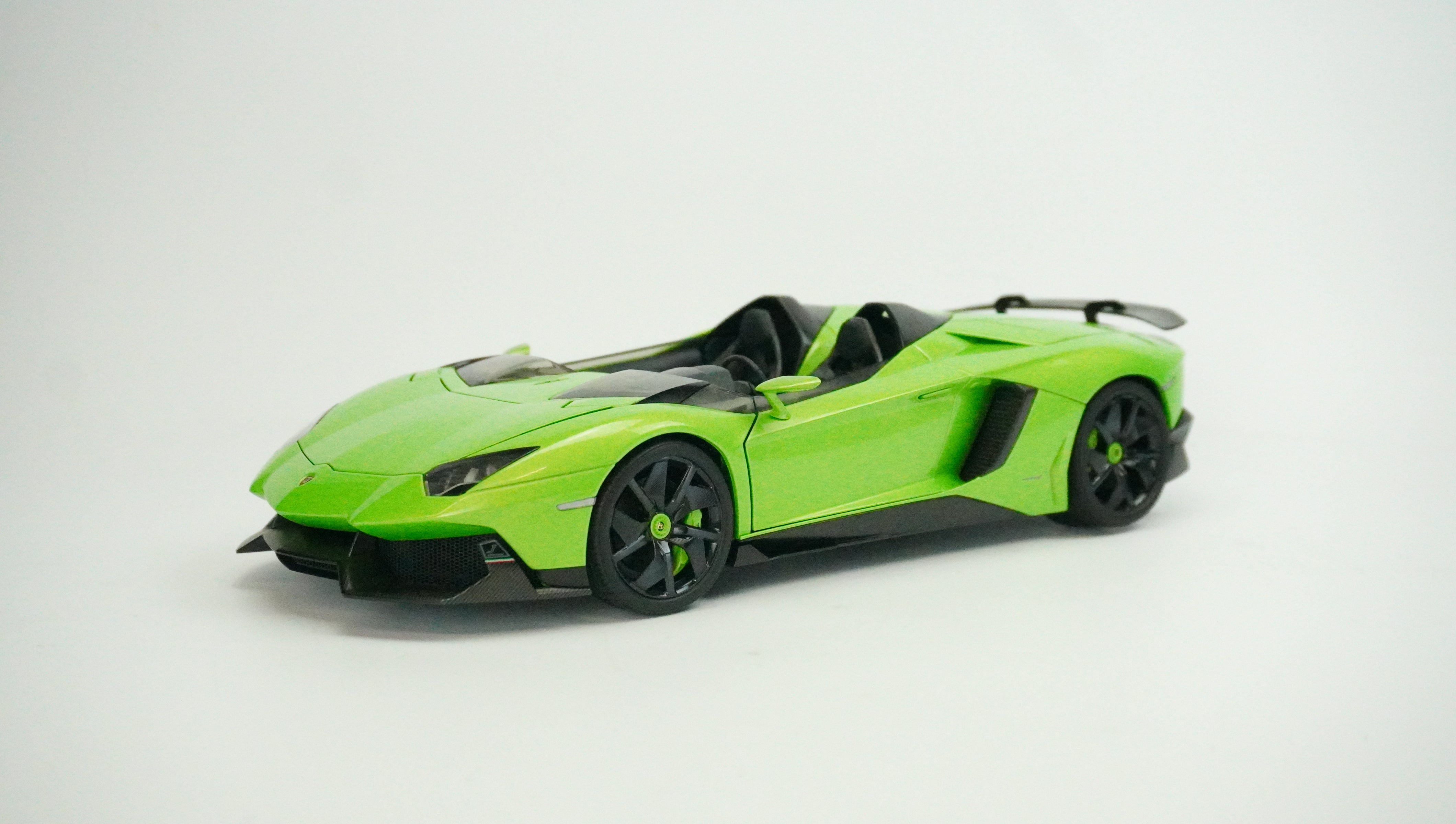 Lamborghini Aventador J Spyder 1:18