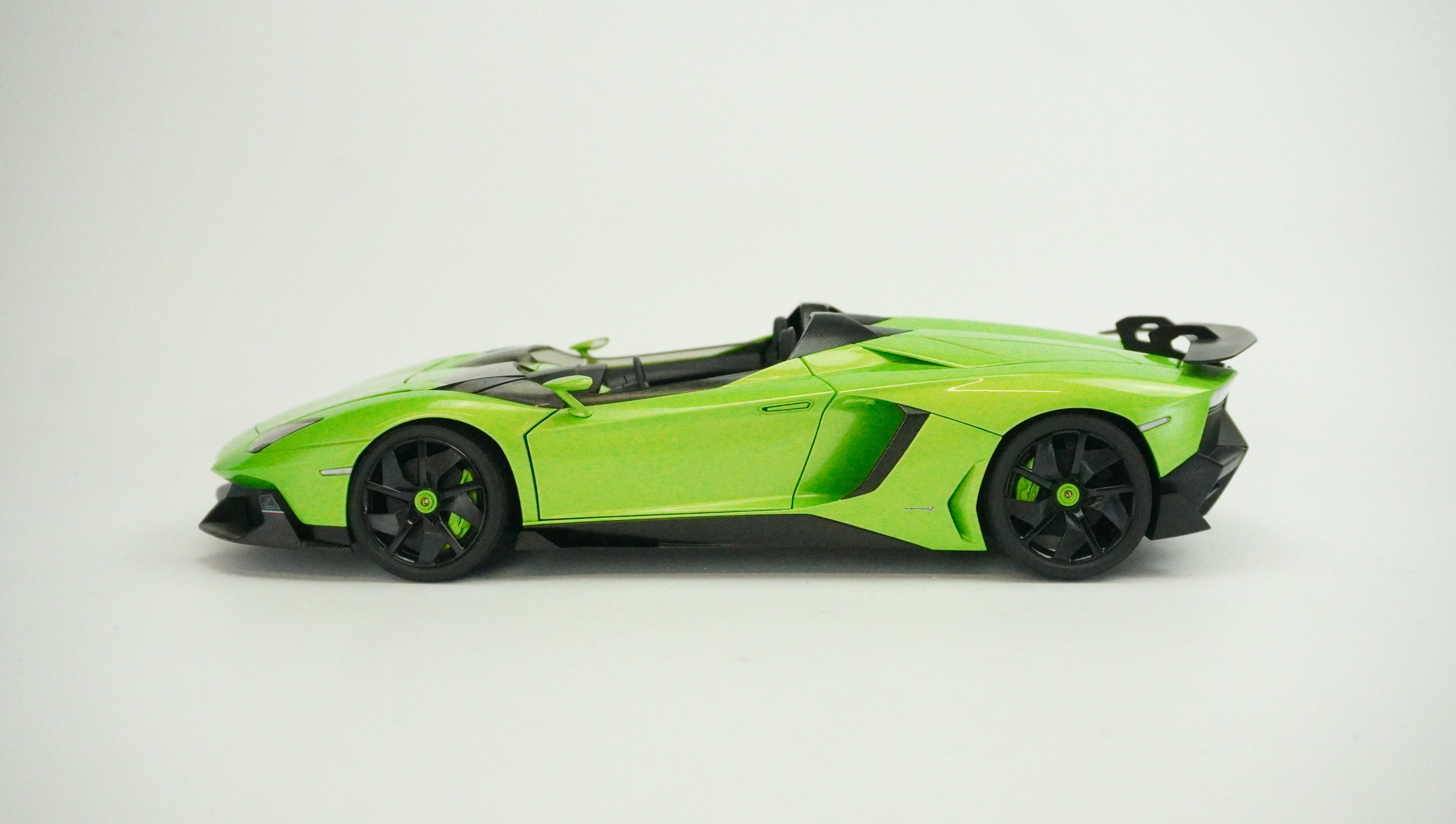 Lamborghini Aventador J Spyder 1:18