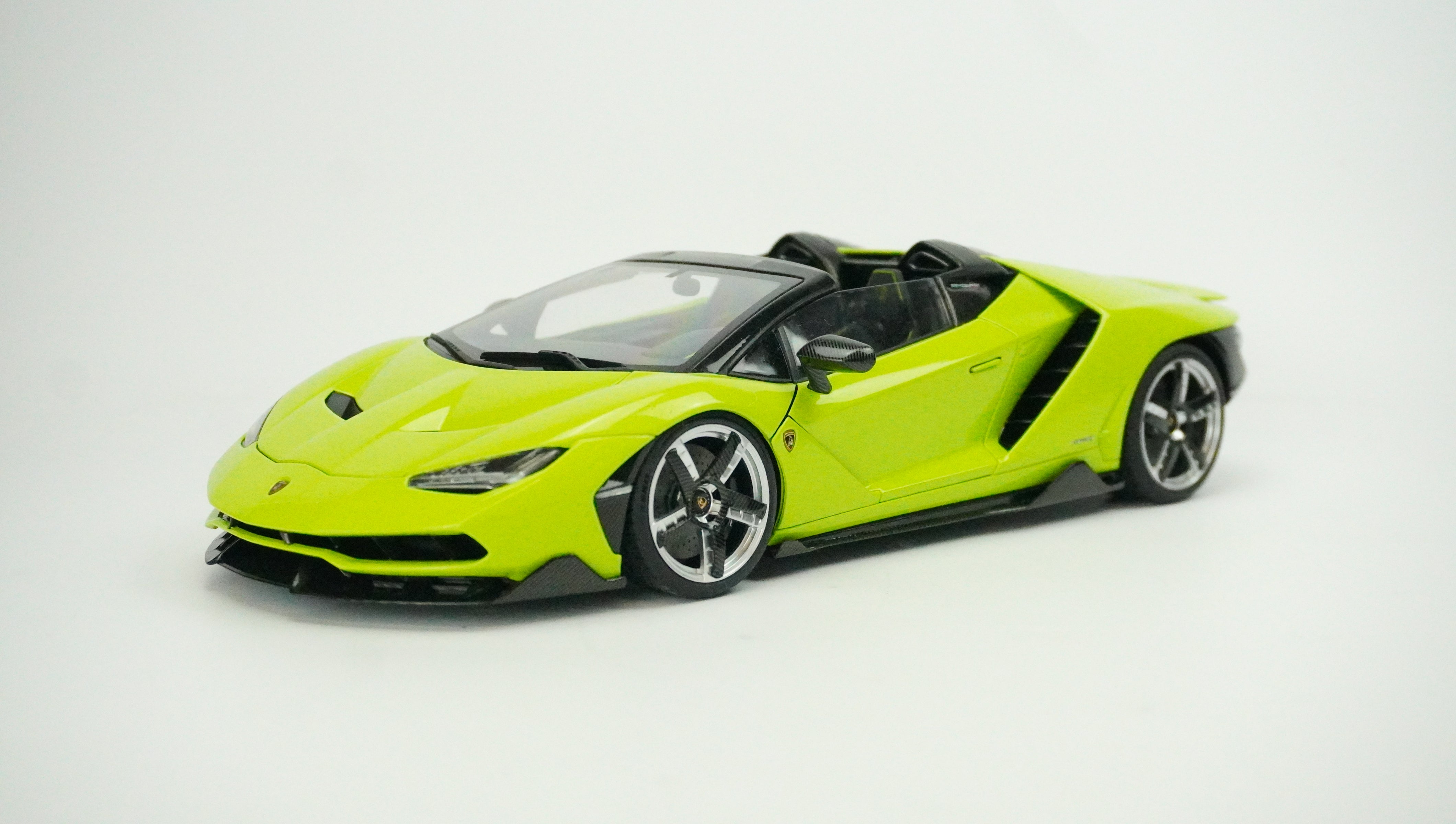 Lamborghini Centenario Roadster 1:18