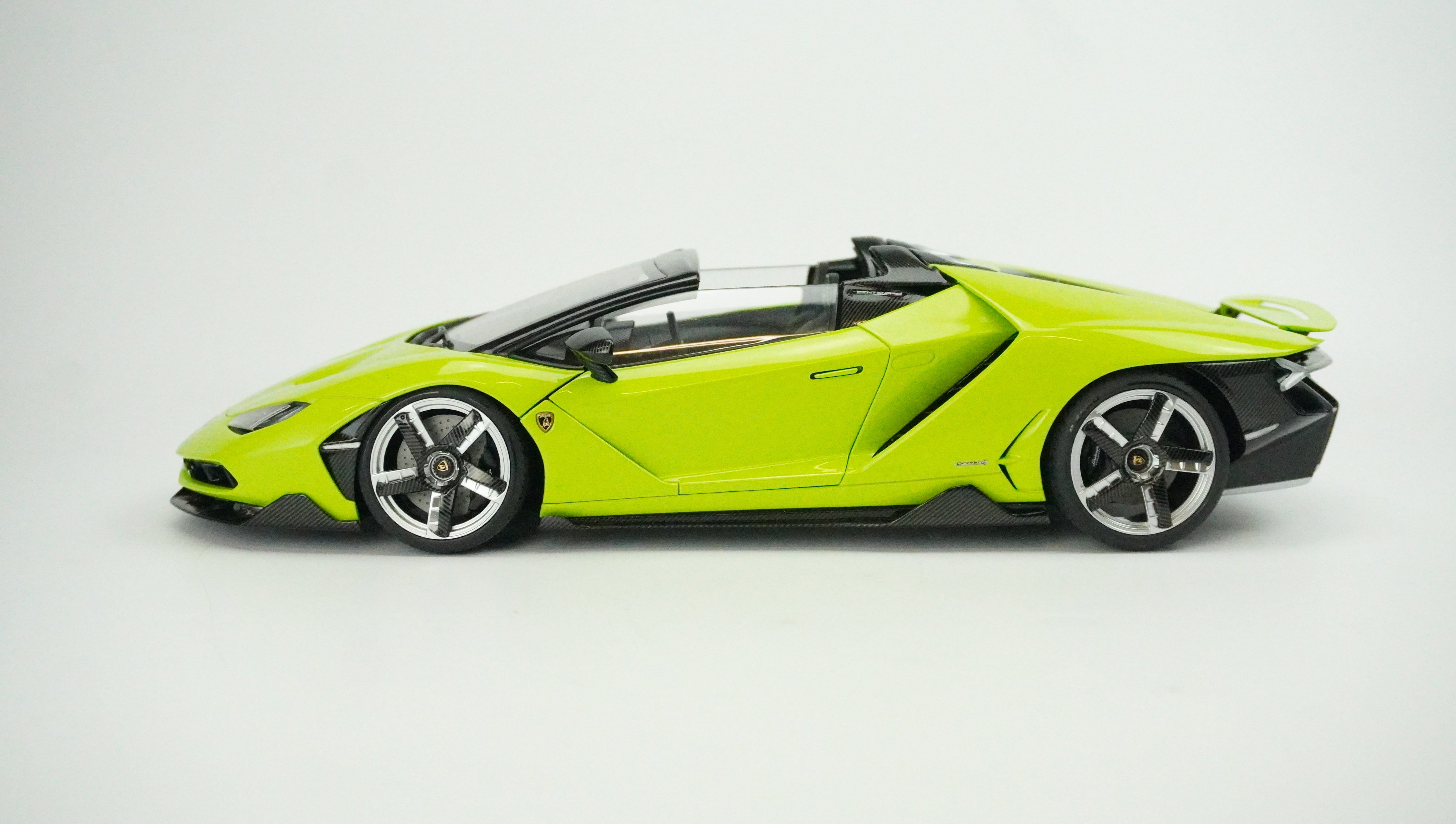 Lamborghini Centenario Roadster 1:18
