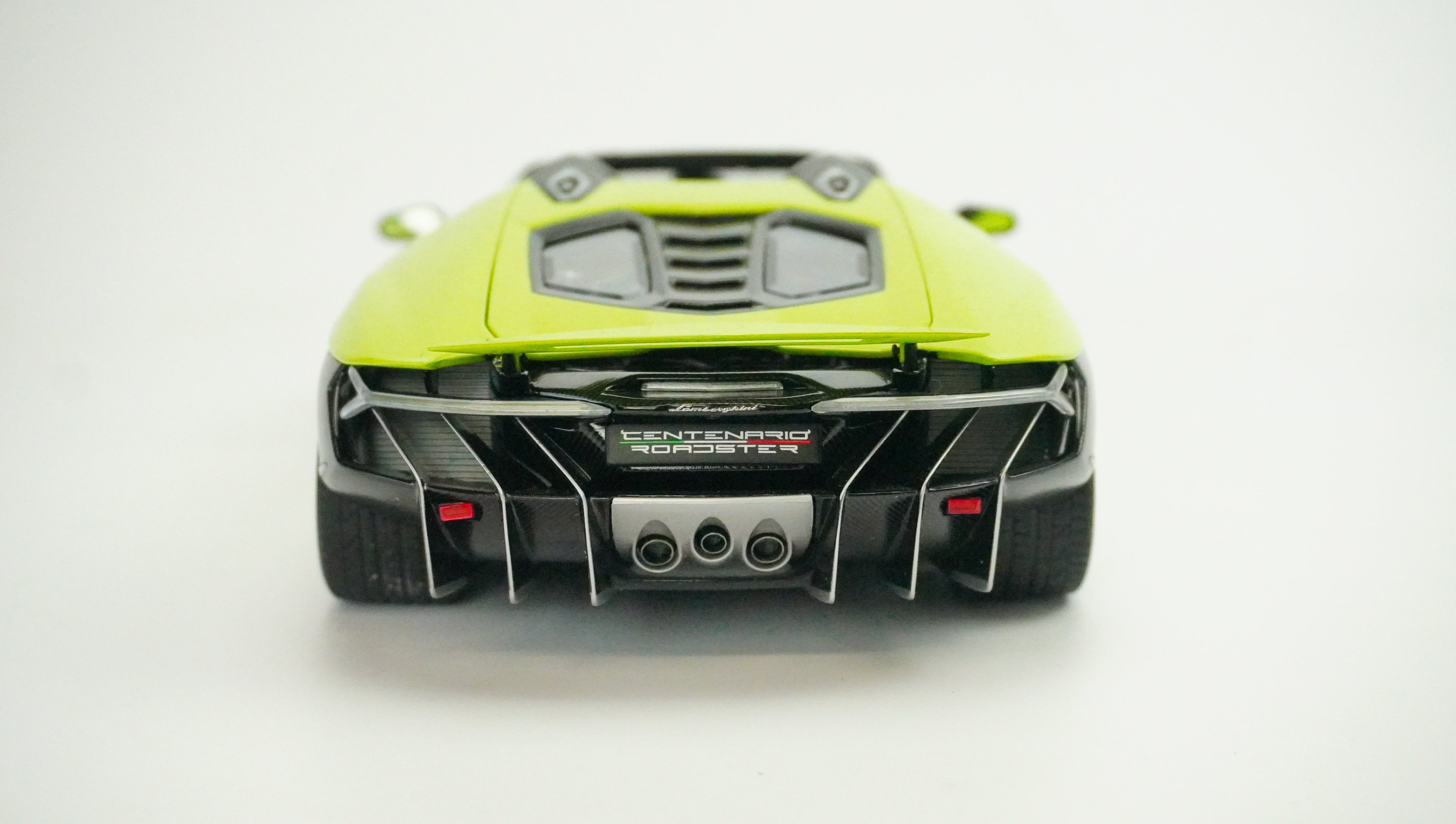 Lamborghini Centenario Roadster 1:18