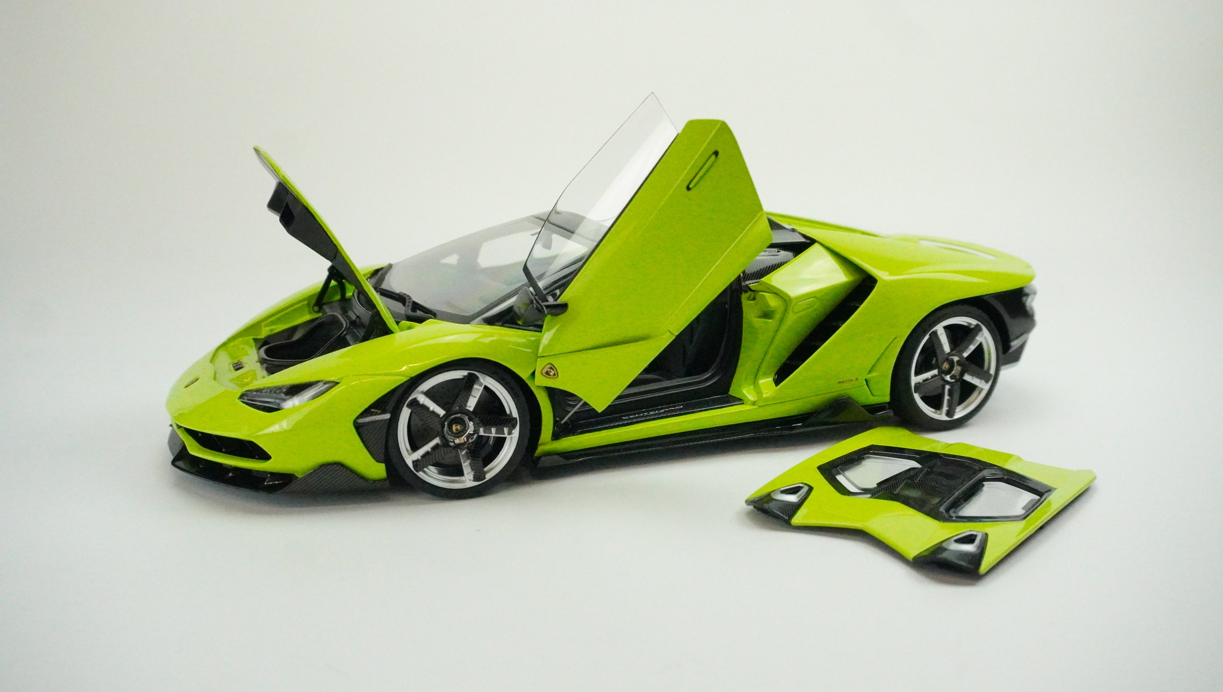 Lamborghini Centenario Roadster 1:18