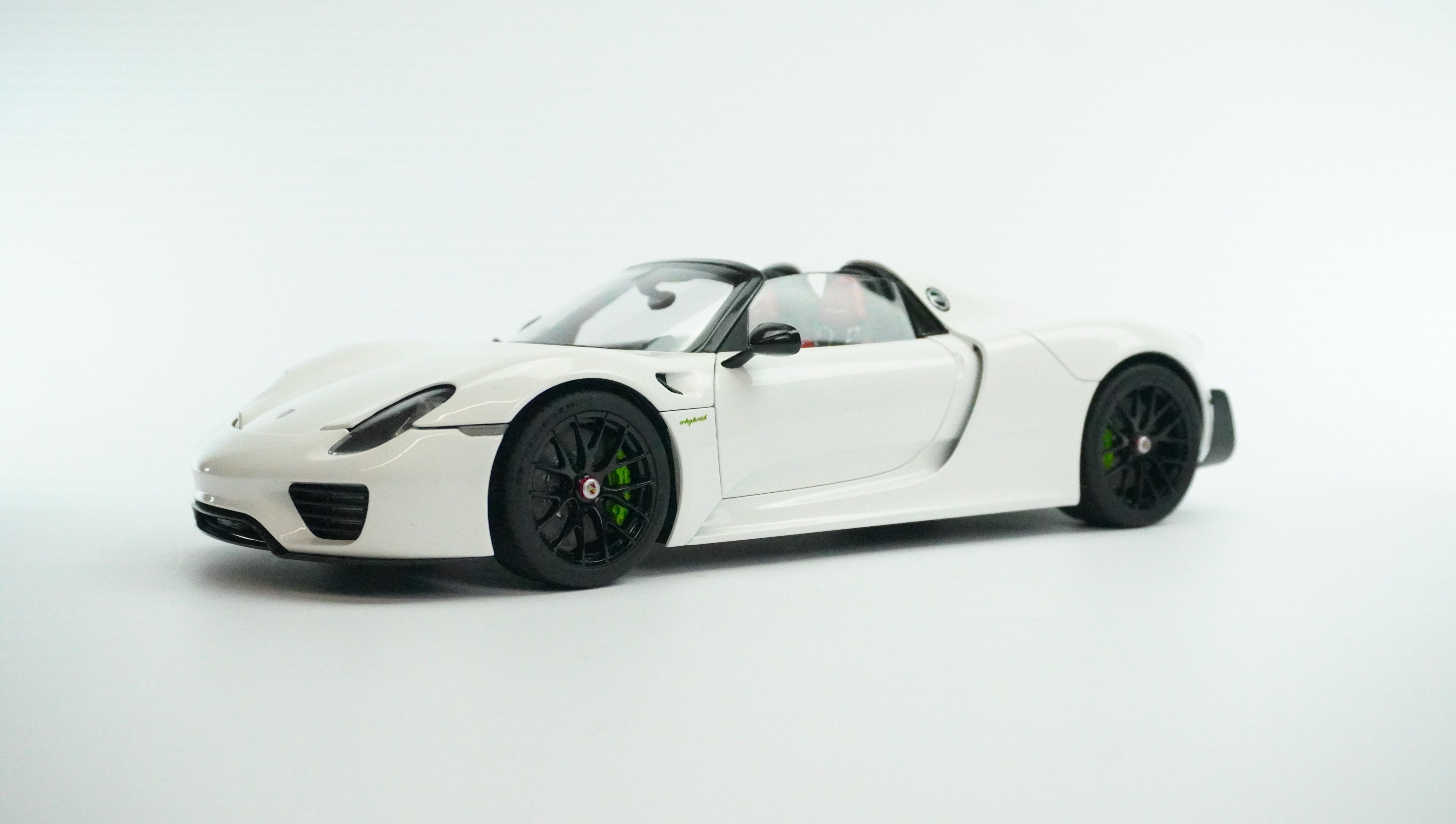 Porsche 918 Spyder Weissach 1:18