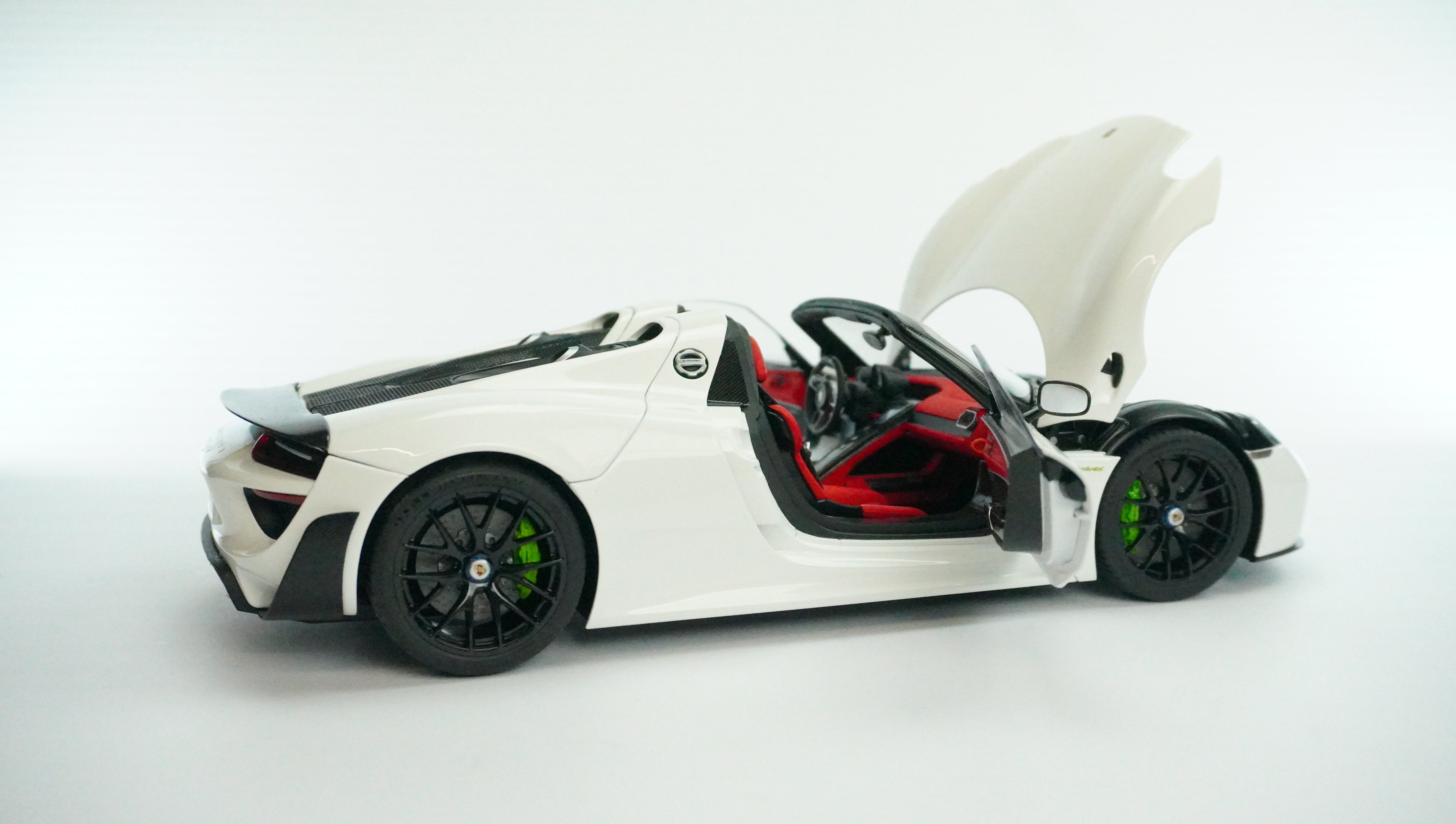 Porsche 918 Spyder Weissach 1:18