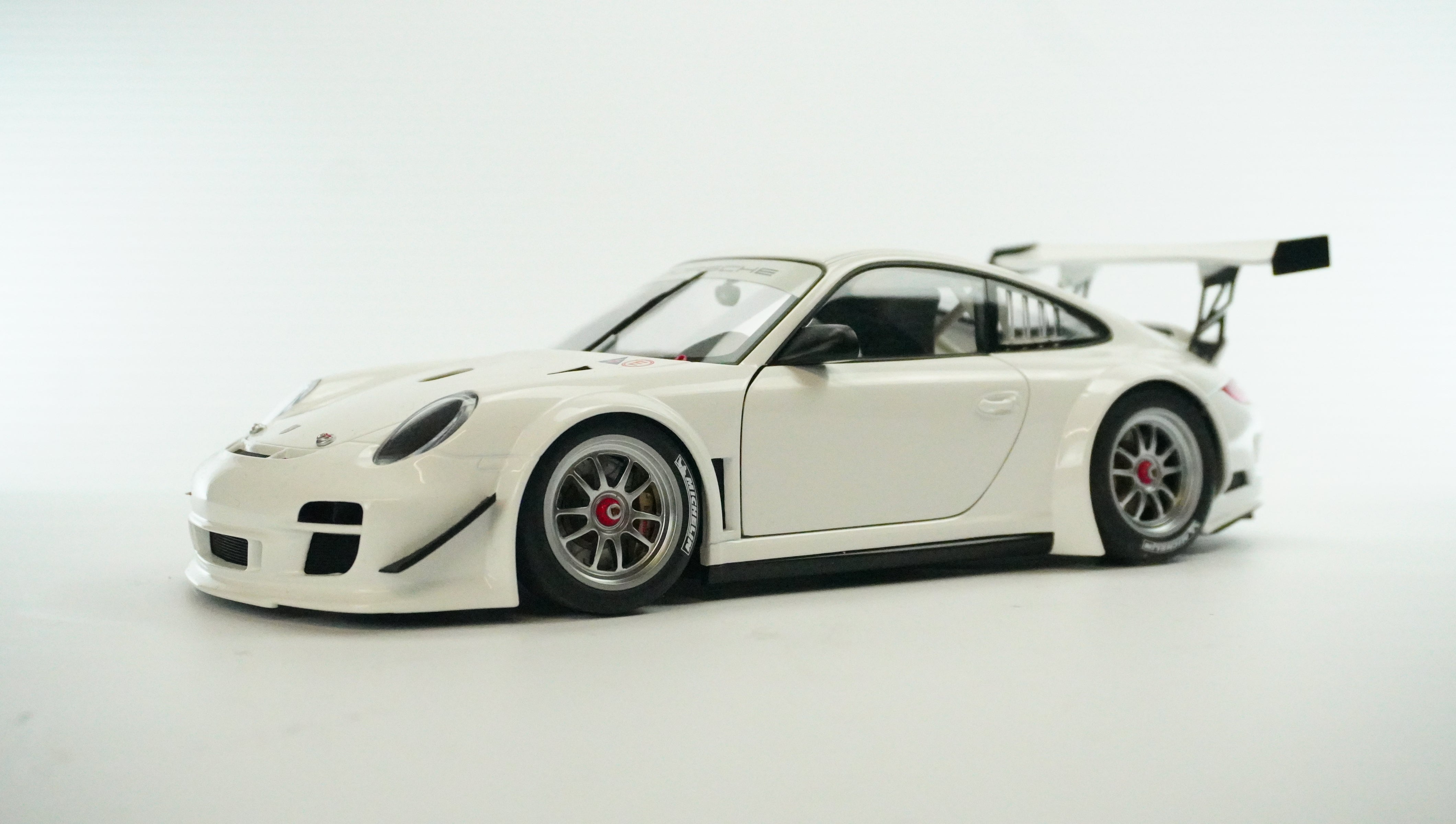 Porsche 911 (997) GT3 R 2010 1:18