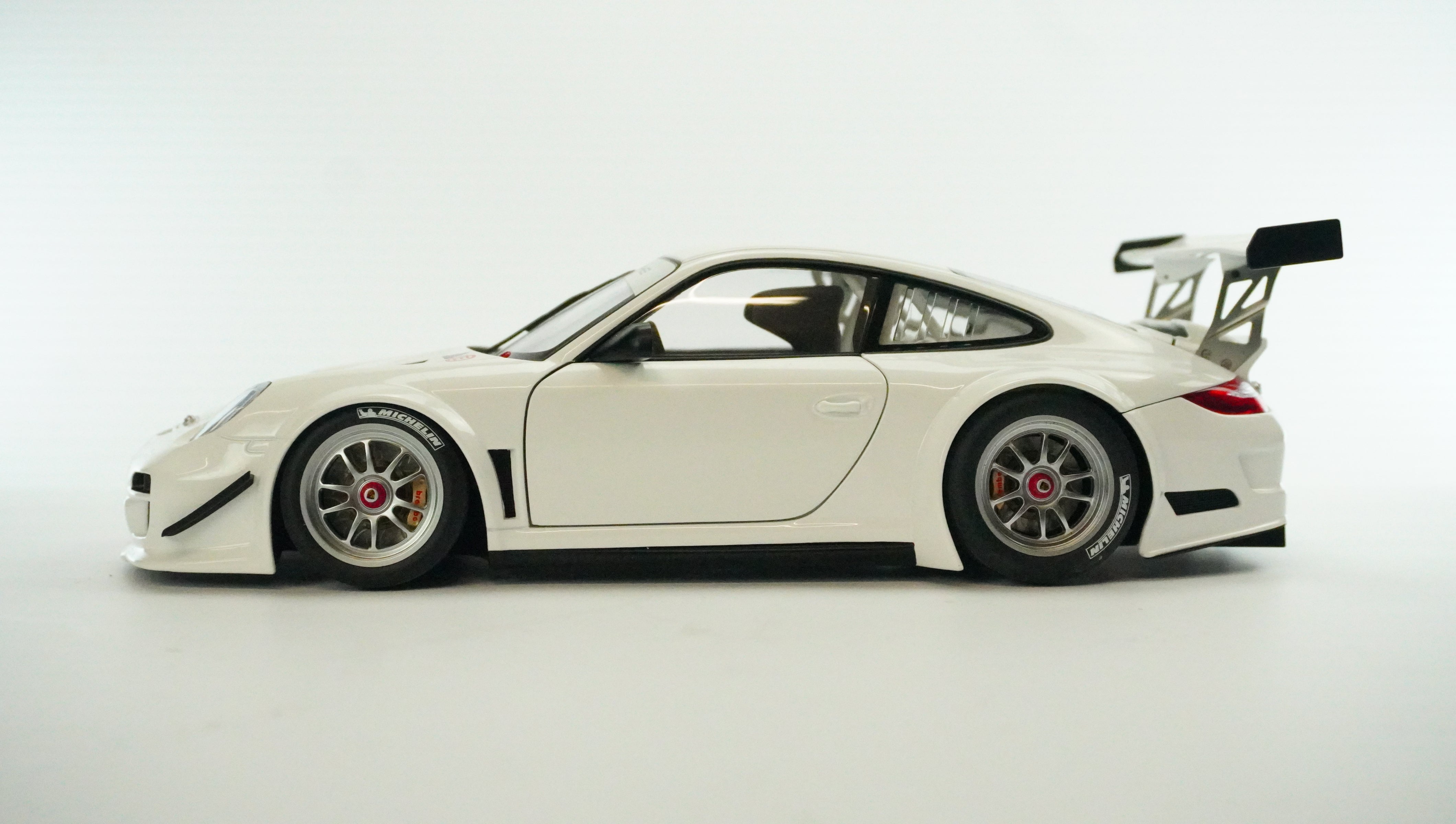 Porsche 911 (997) GT3 R 2010 1:18