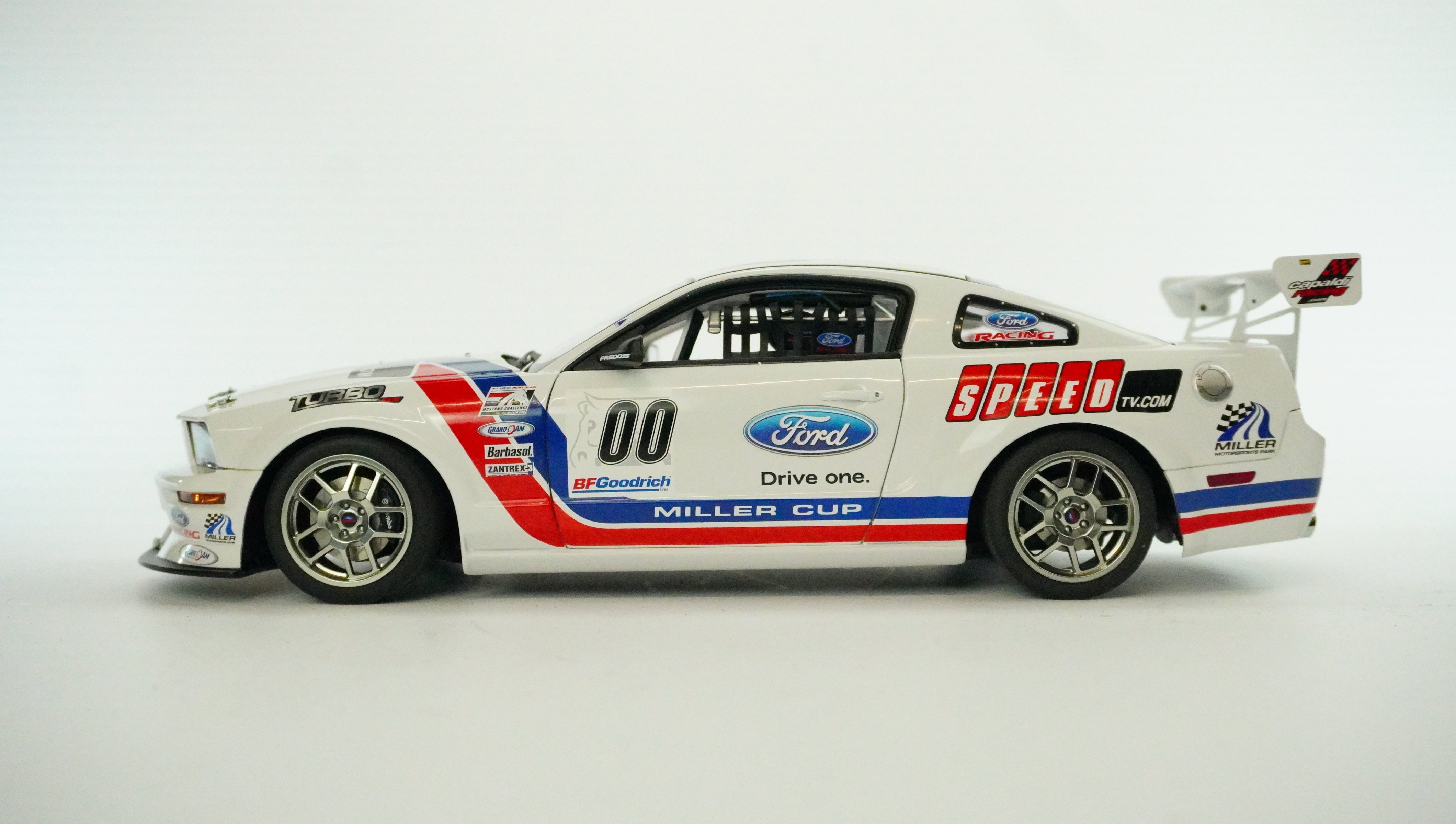 Ford Mustang Challenge FR500S Limited 2007 1:18