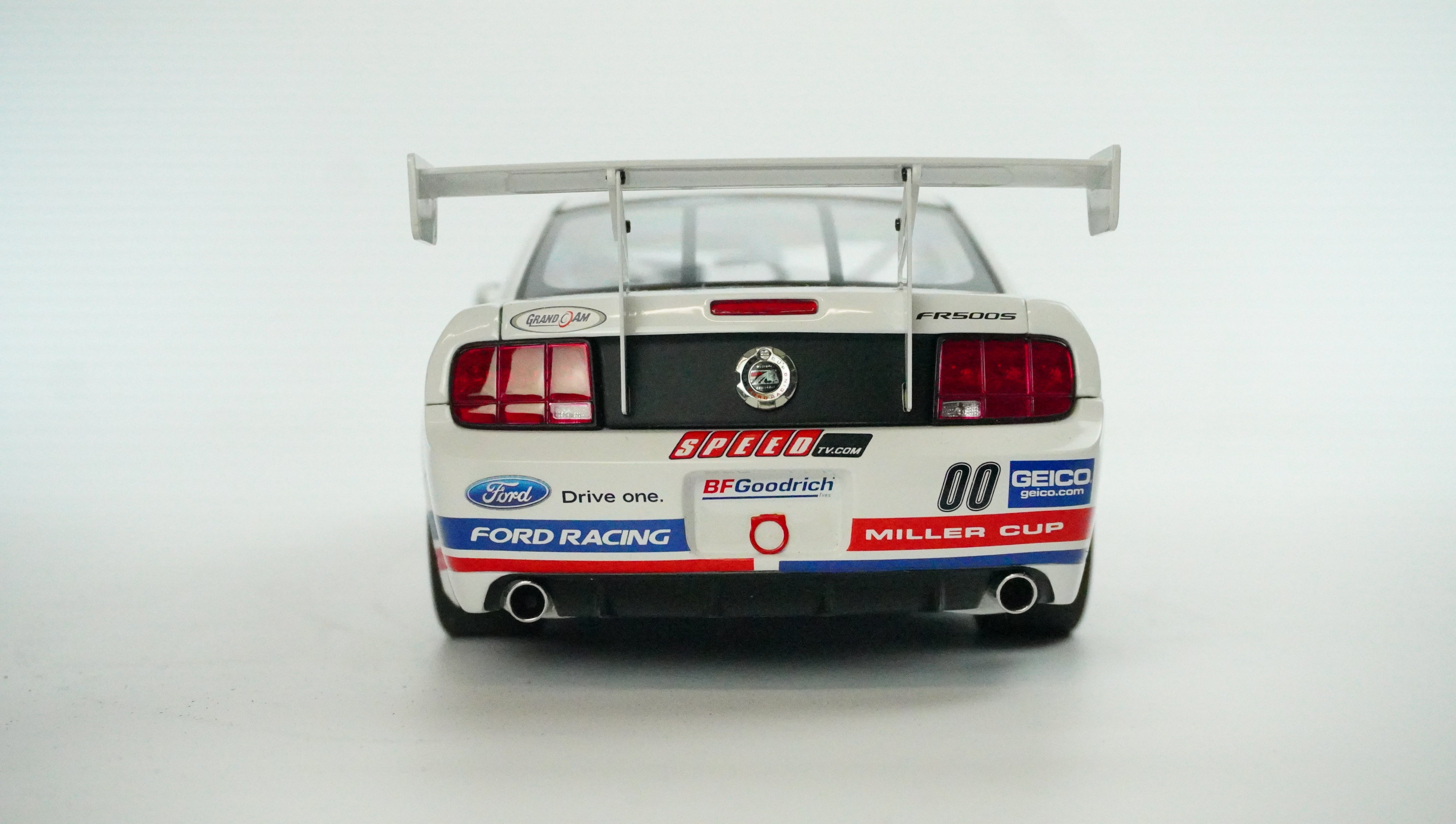 Ford Mustang Challenge FR500S Limited 2007 1:18