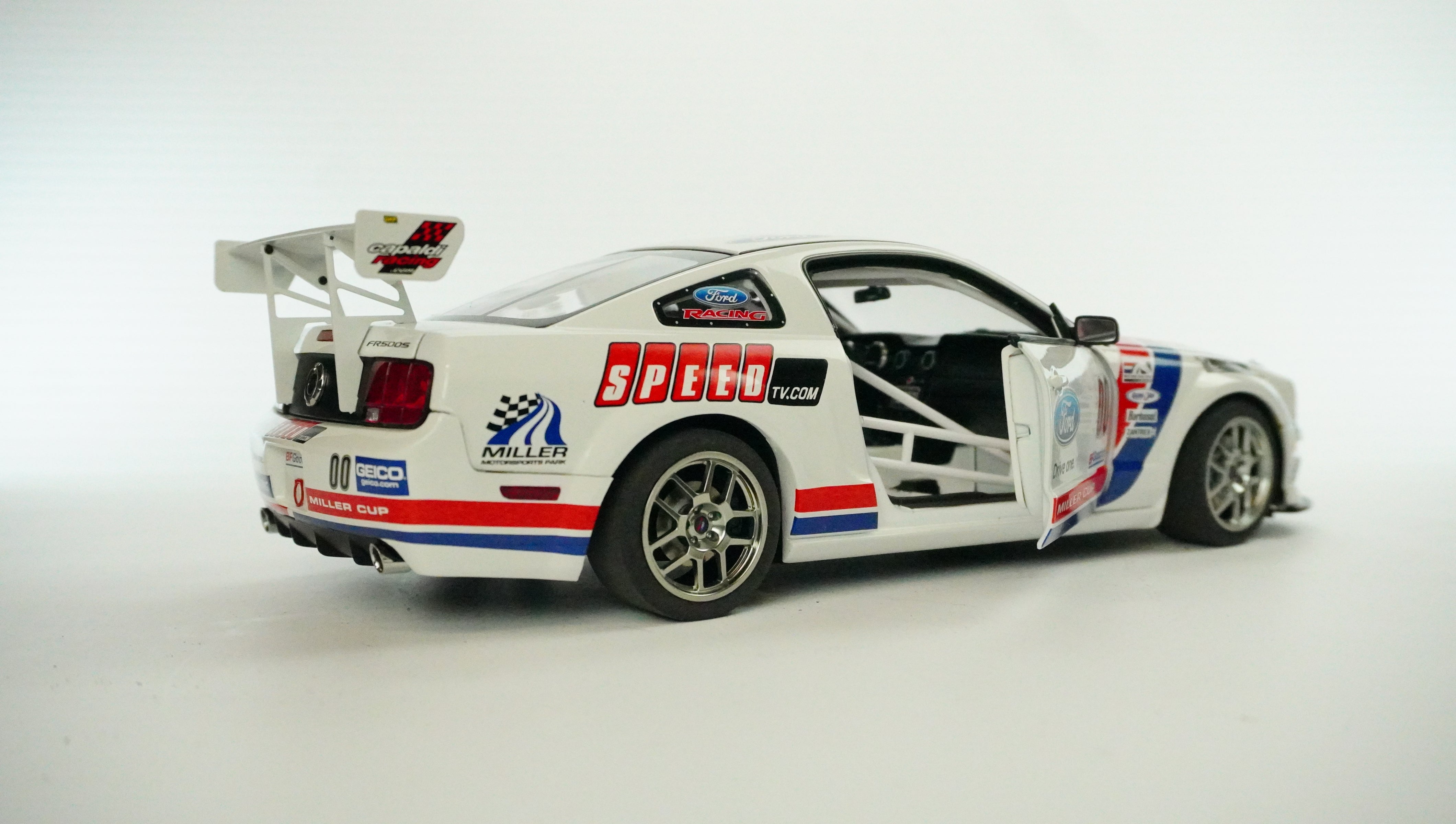 Ford Mustang Challenge FR500S Limited 2007 1:18