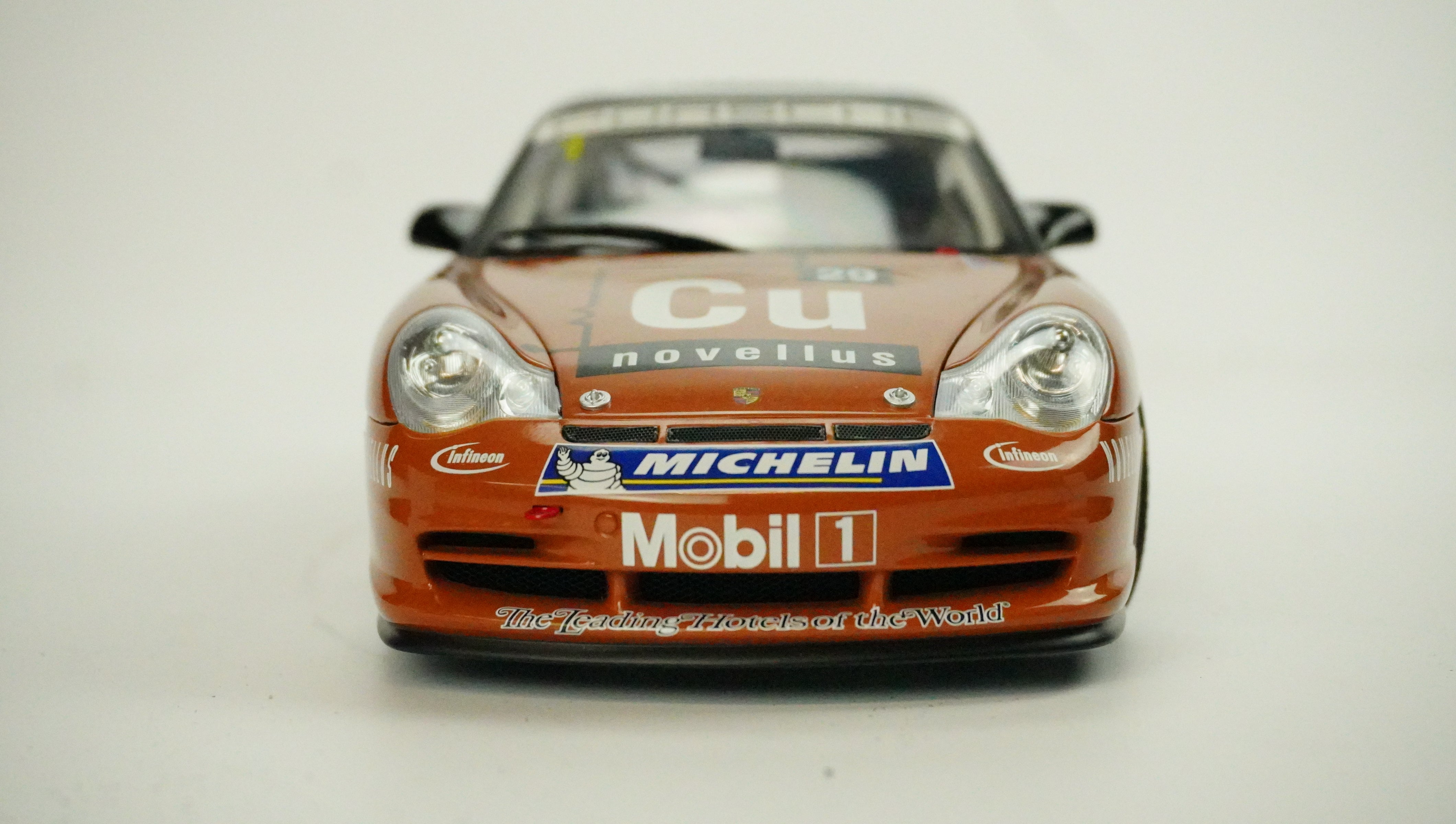Porsche 911 GT3R Asian Carrera Cup Nr.29 Limited 1:18