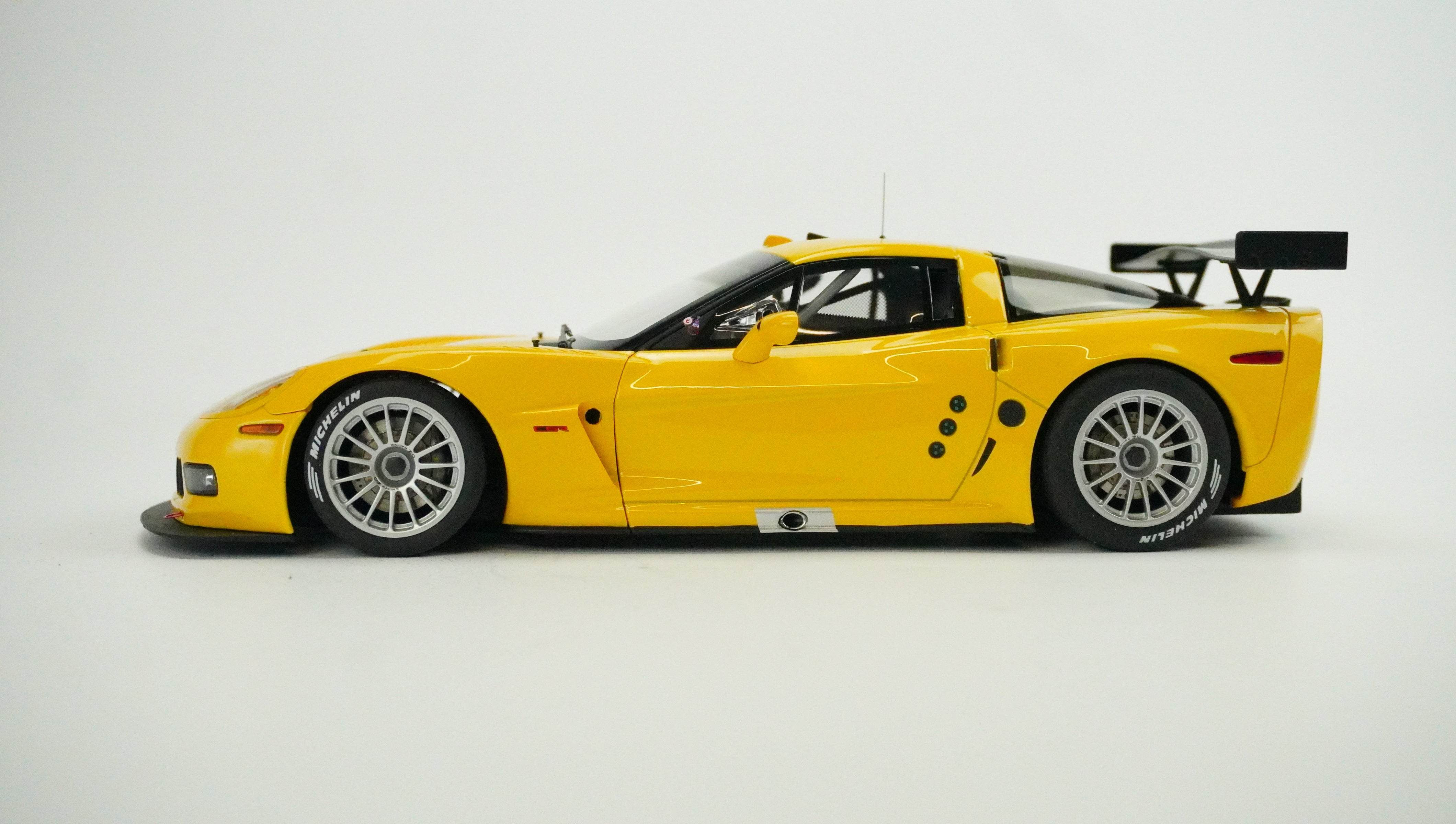 Chevrolet Corvette C6R Plain Body Limited 1:18