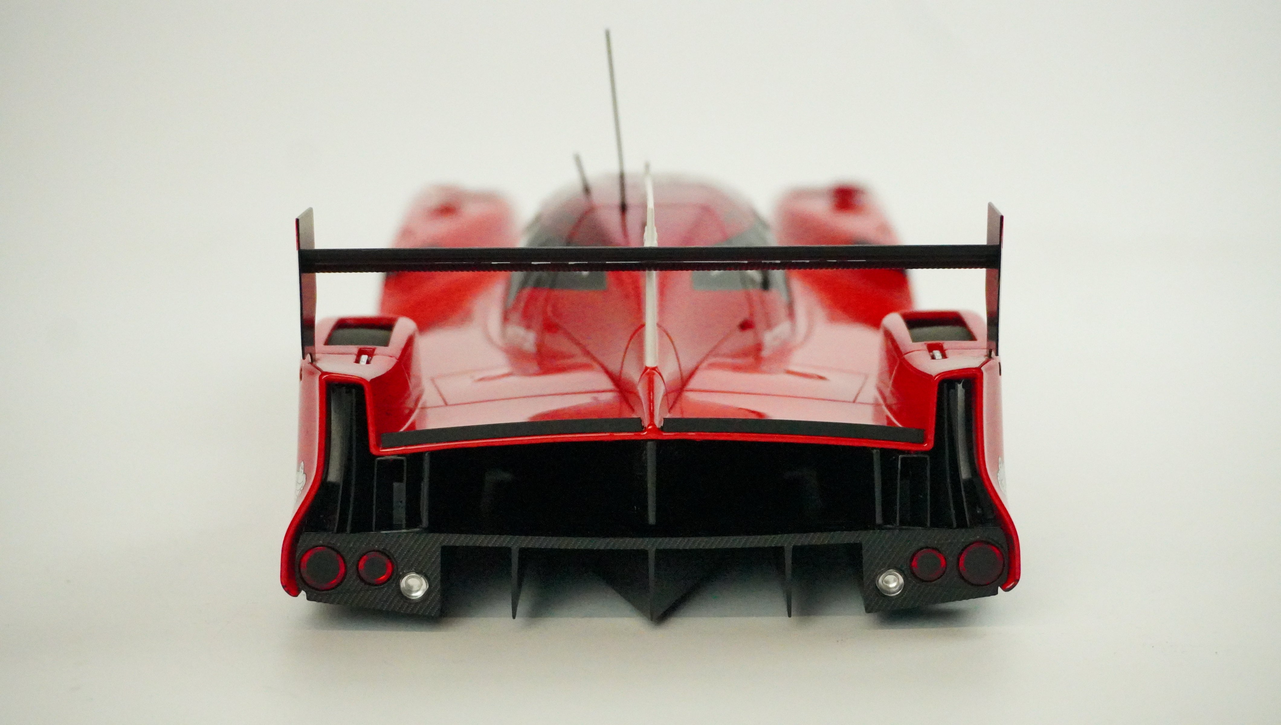 Nissan GT-R LM Nismo Racing No. 23 2015 1:18